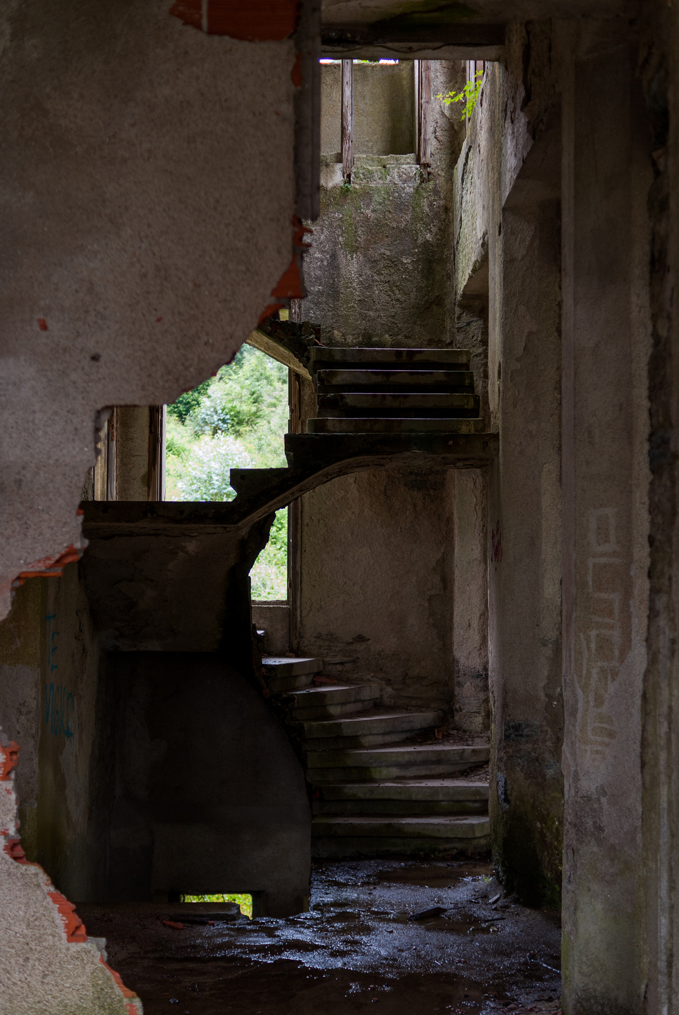 Sony Alpha DSLR-A200 + Sony DT 35mm F1.8 SAM sample photo. Stairway to helena photography