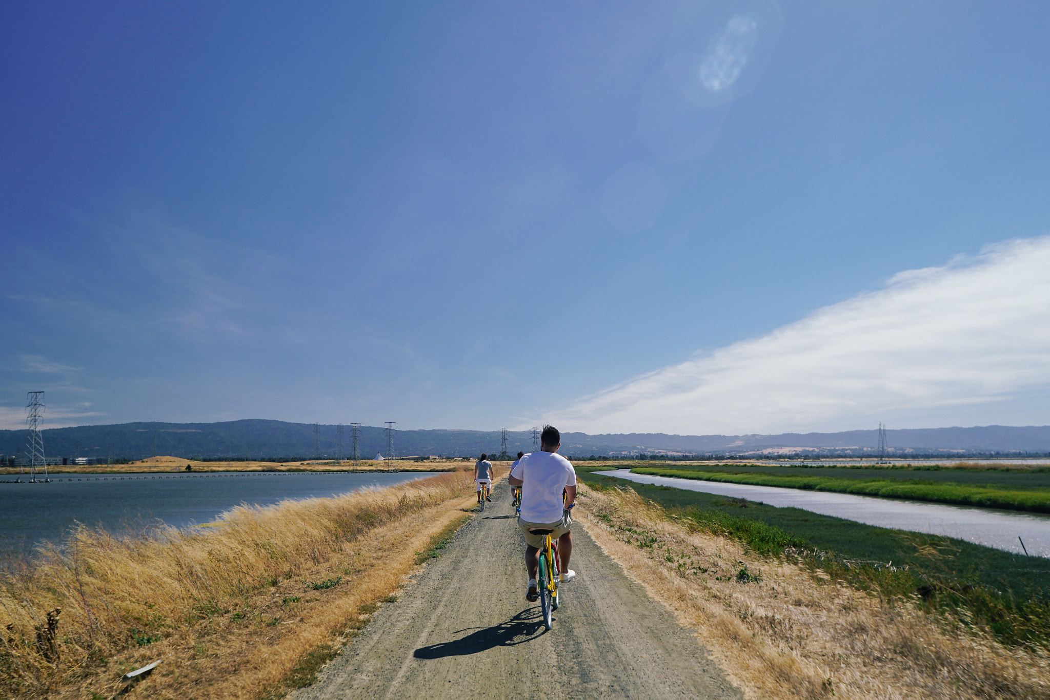 Sony a6300 + Sony E 16mm F2.8 sample photo. Bay trail ride photography