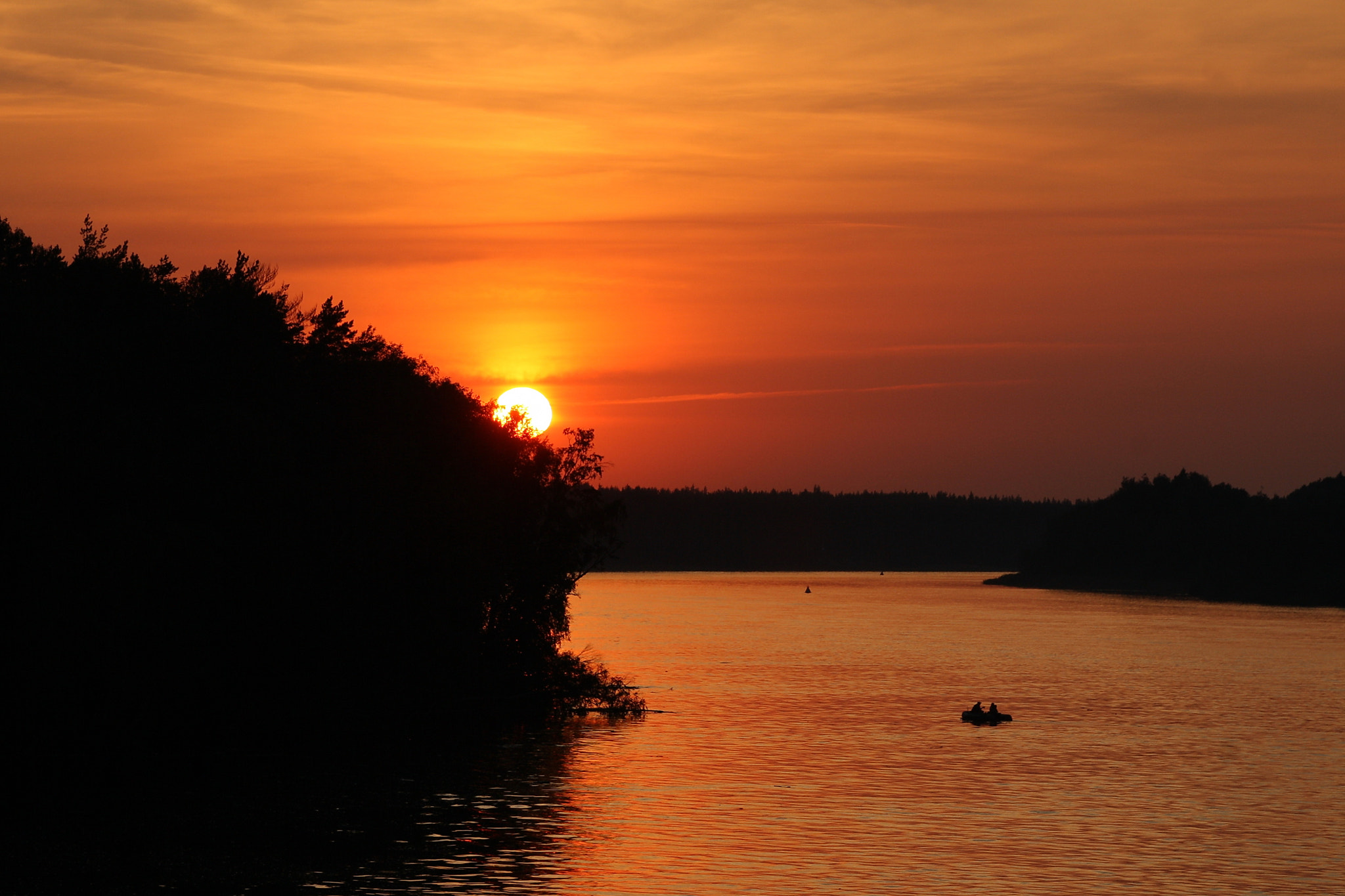 Canon EOS 1000D (EOS Digital Rebel XS / EOS Kiss F) sample photo. Sunset on the svir river photography