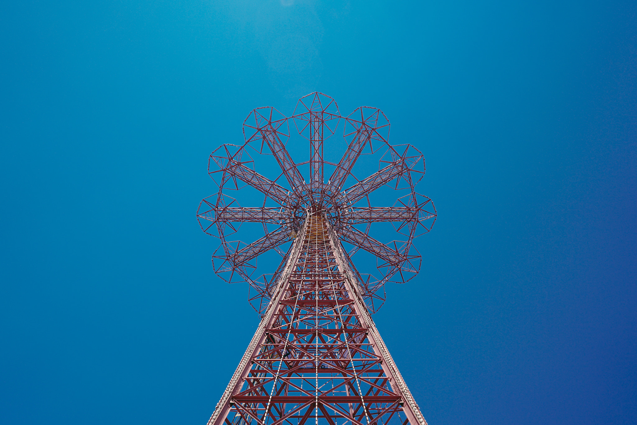 Sony a6300 + Sony E 16mm F2.8 sample photo. Parachute jump photography