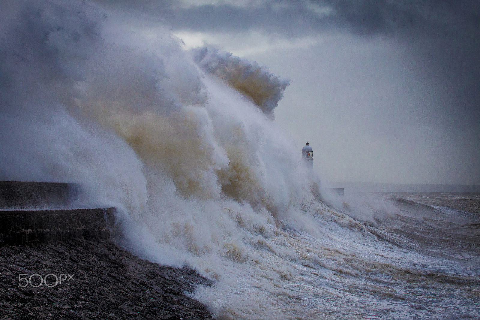 Canon EF 100-400mm F4.5-5.6L IS USM sample photo. Porthcawl lighthouse in a storm photography