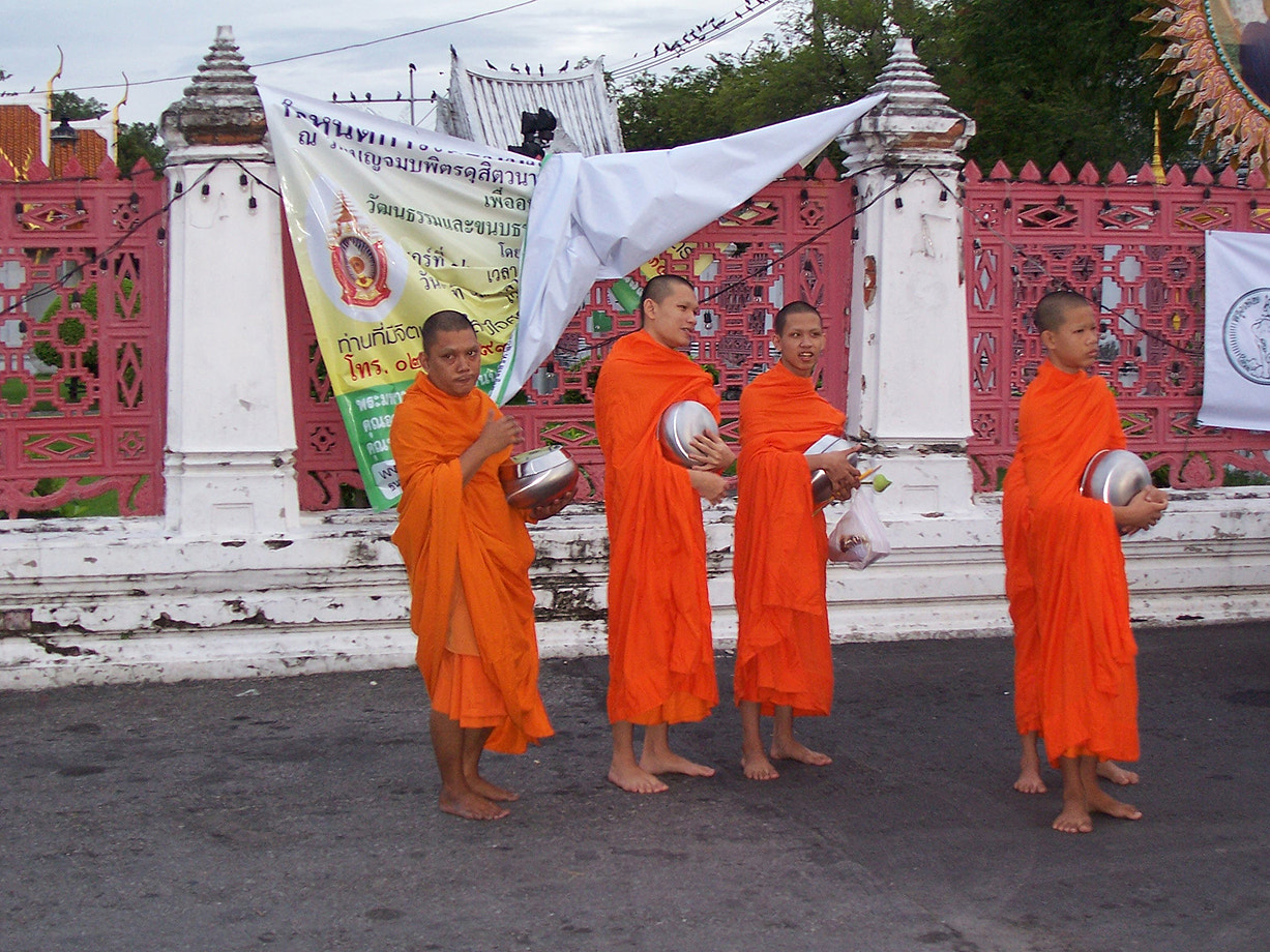 Kodak Z700 ZOOM DIGITAL CAMERA sample photo. Monks x photography