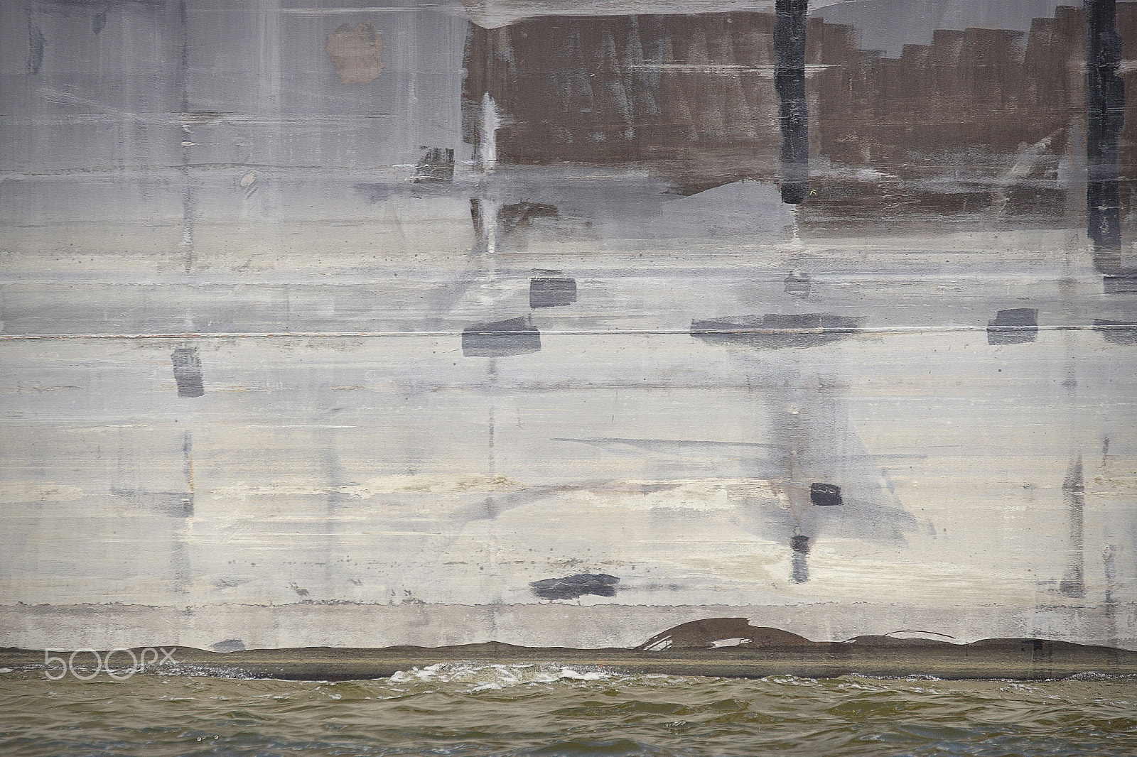 Sony ILCA-77M2 + Tamron SP 70-200mm F2.8 Di VC USD sample photo. Floating abstract photography
