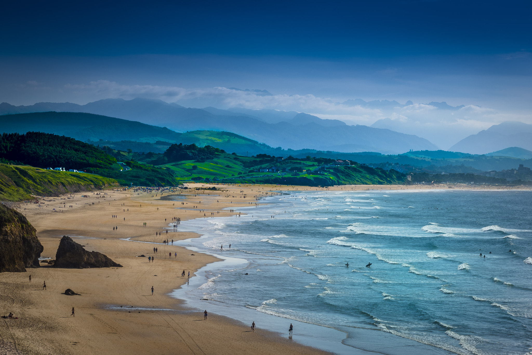 AF Zoom-Nikkor 80-200mm f/2.8 ED sample photo. Oyambre beach photography