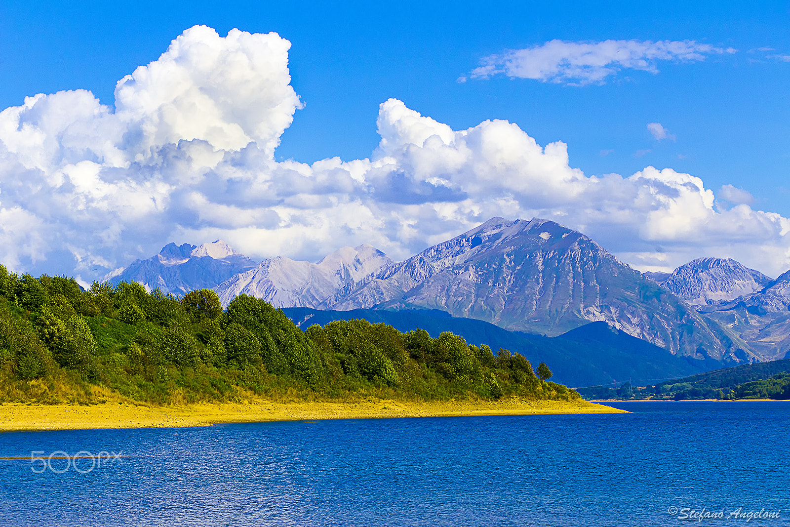 Canon EF 28-105mm f/3.5-4.5 USM sample photo. Landscape lake campotosto - italy photography