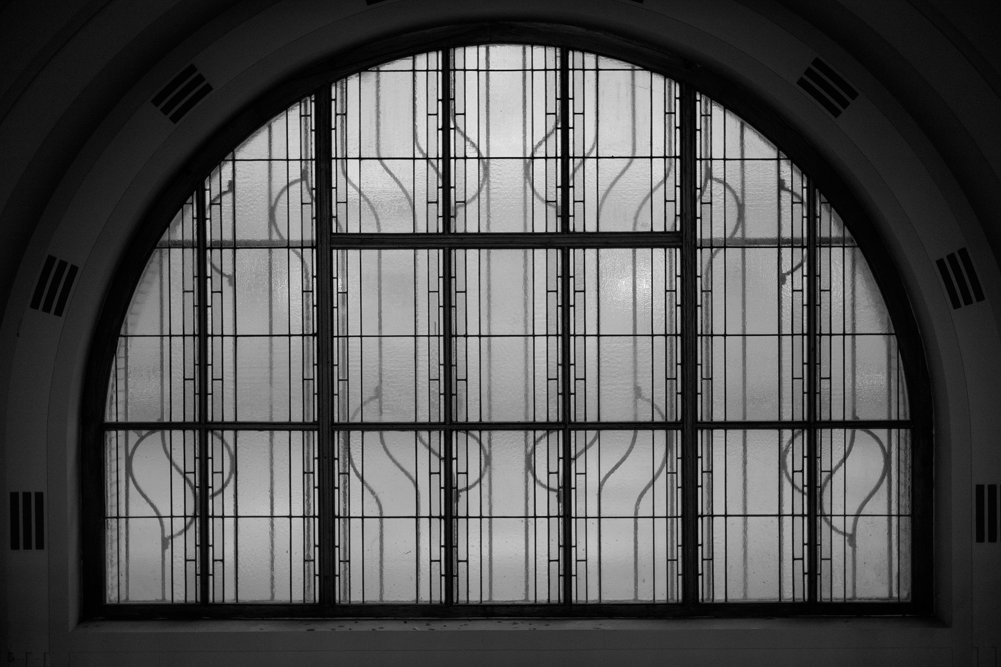 Fujifilm X-E2S + Fujifilm XF 35mm F1.4 R sample photo. Window photography