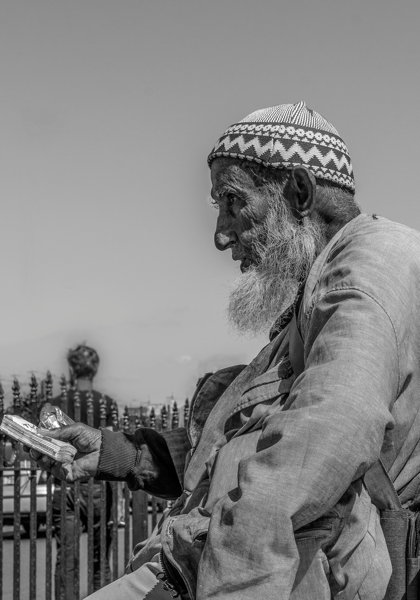 Sony DT 16-105mm F3.5-5.6 sample photo. Old man istanbul photography