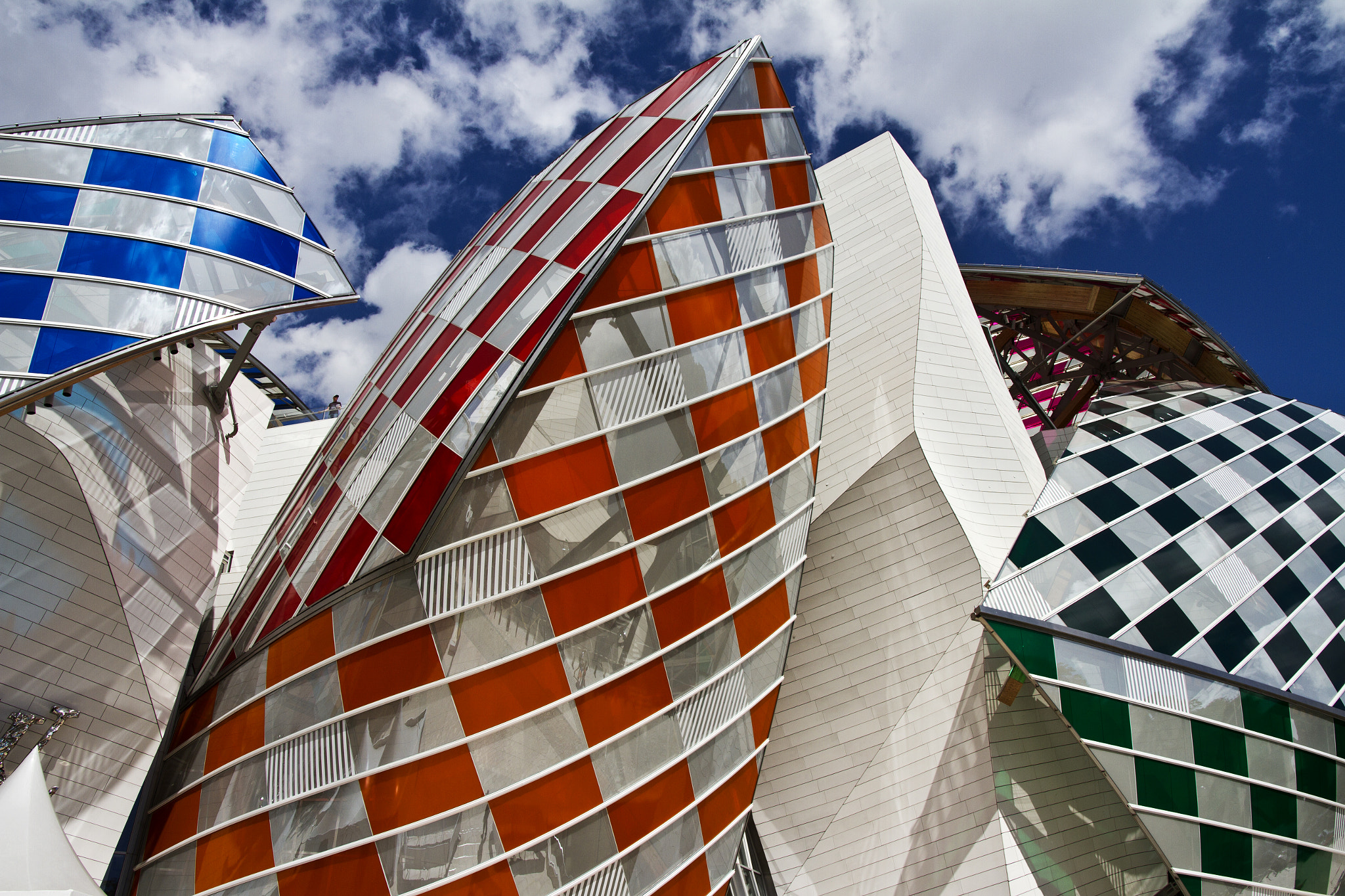 Sigma 17-70mm F2.8-4 DC Macro OS HSM sample photo. Fondation luis vuitton photography