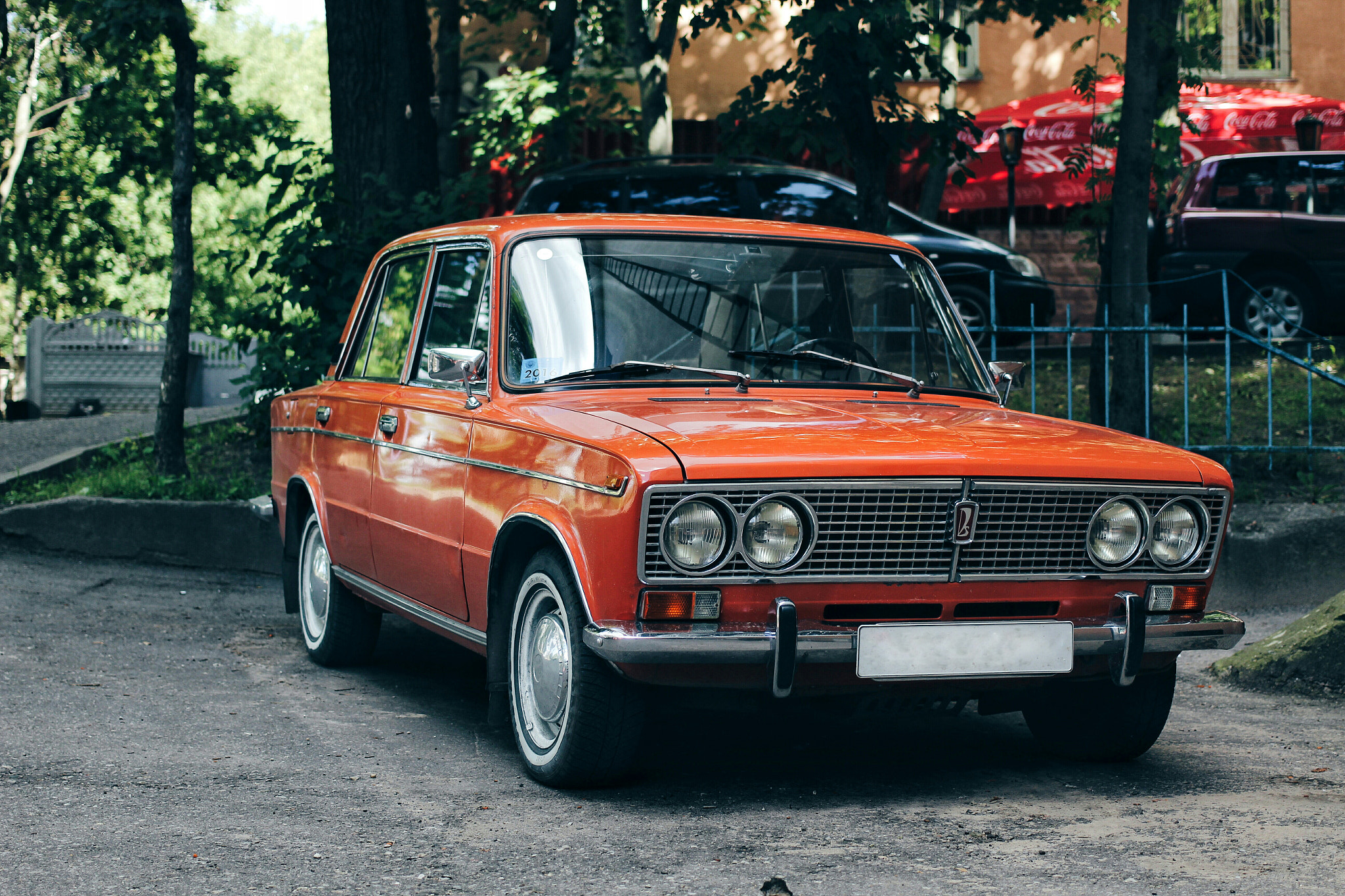 Canon EOS 1200D (EOS Rebel T5 / EOS Kiss X70 / EOS Hi) + Canon EF 40mm F2.8 STM sample photo. Retro car  photography