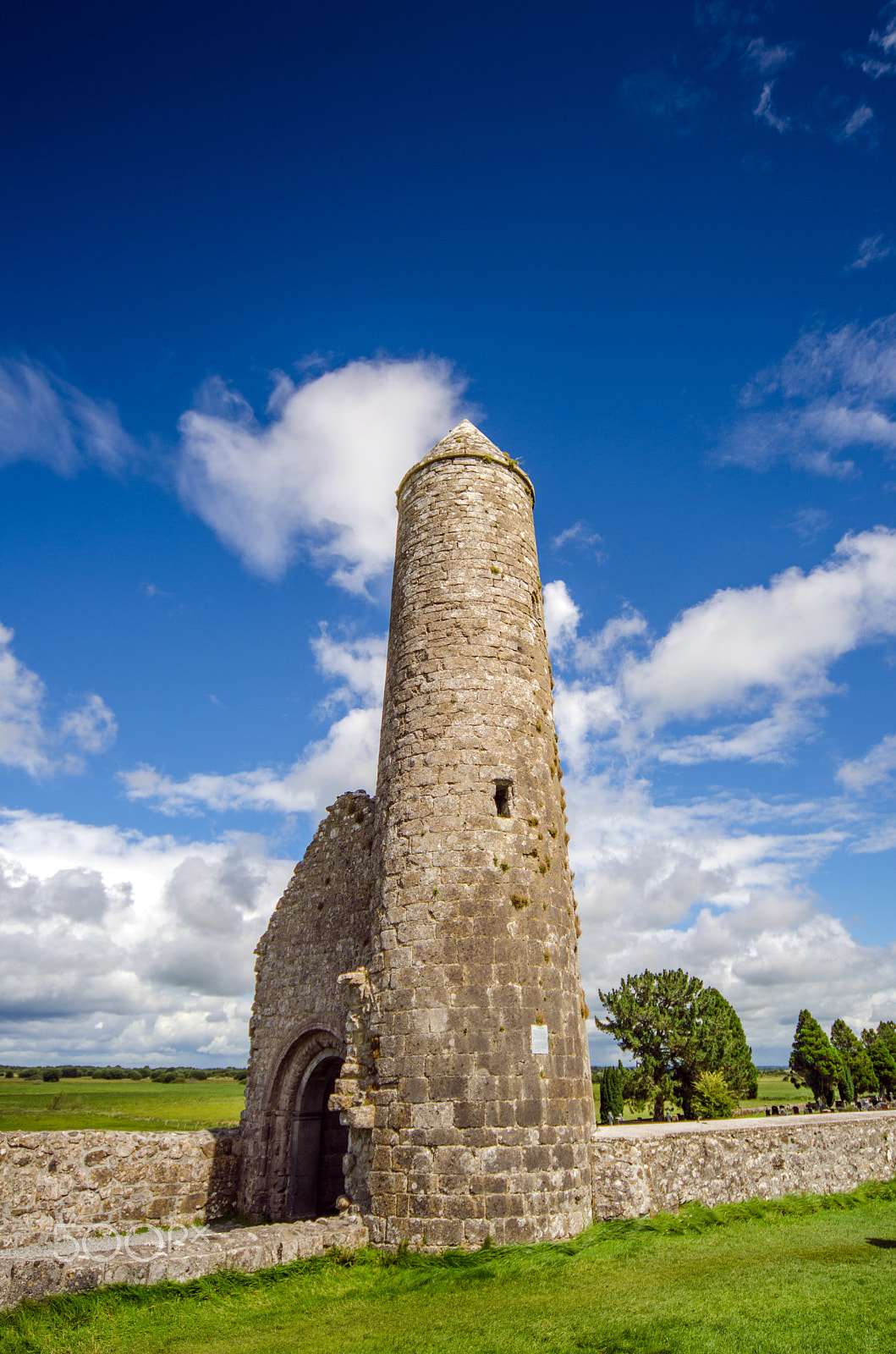 Sigma 12-24mm F4.5-5.6 EX DG Aspherical HSM sample photo. Temple finghin at clonmacnoise photography
