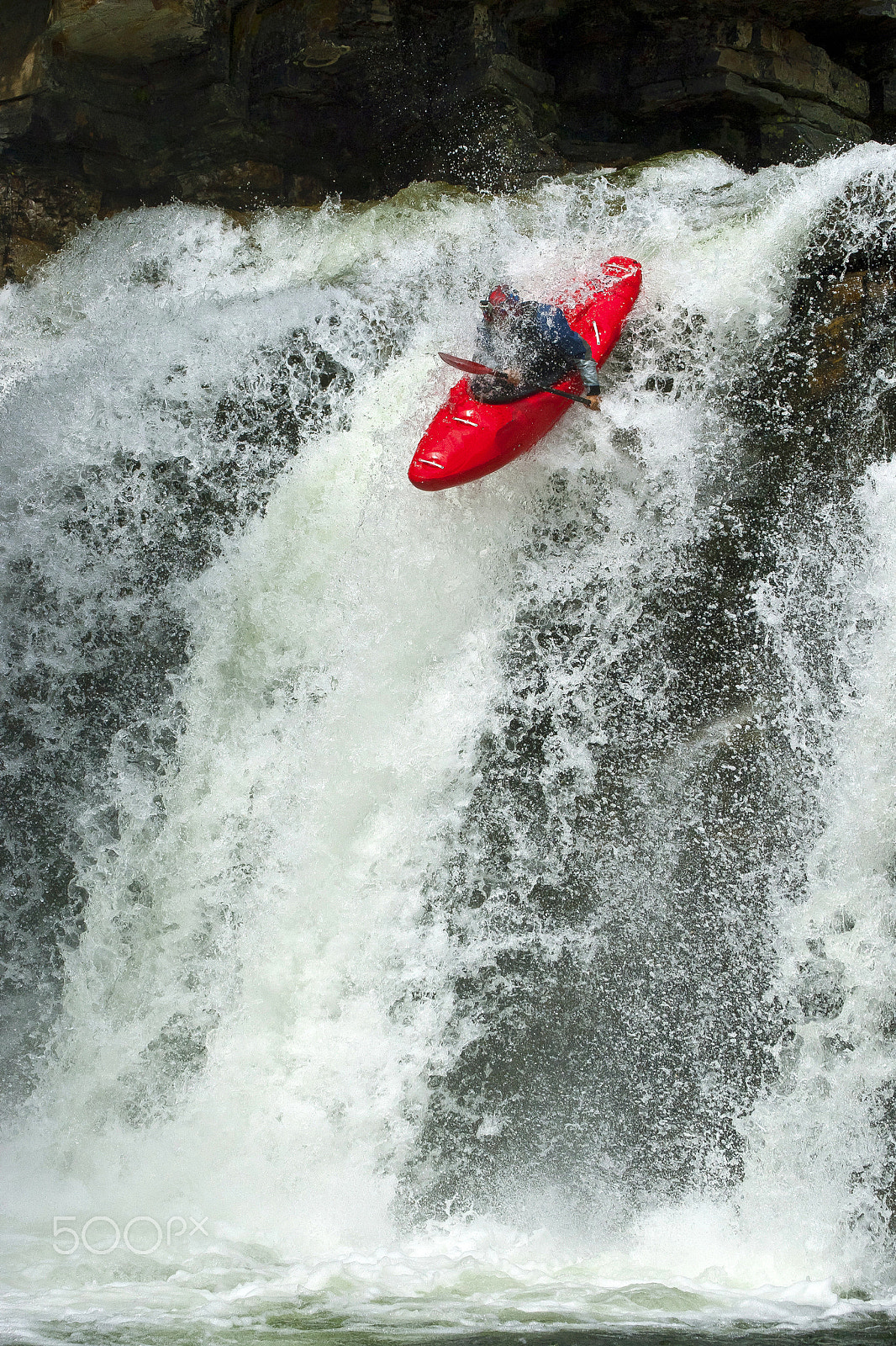 Canon EF 100-400mm F4.5-5.6L IS USM sample photo. Kayaker in the waterfall photography