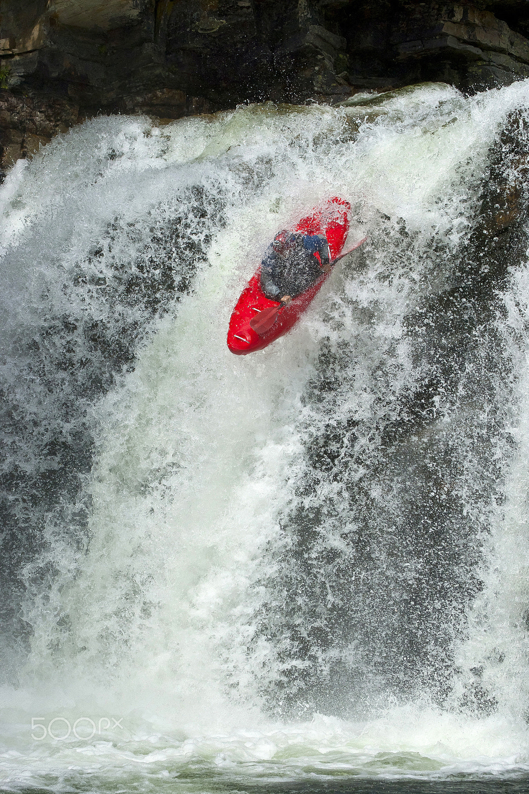 Canon EOS-1D Mark III + Canon EF 100-400mm F4.5-5.6L IS USM sample photo. Kayaker in the waterfall photography