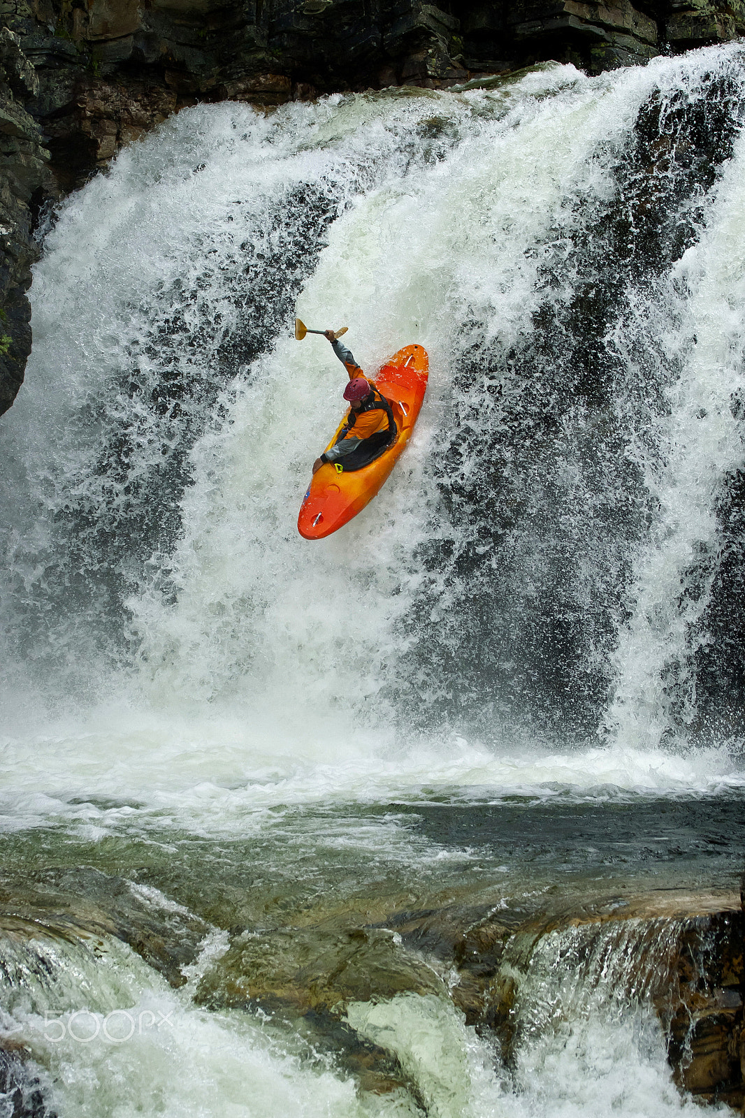 Canon EOS-1D Mark III + Canon EF 100-400mm F4.5-5.6L IS USM sample photo. Kayaker in the waterfall photography