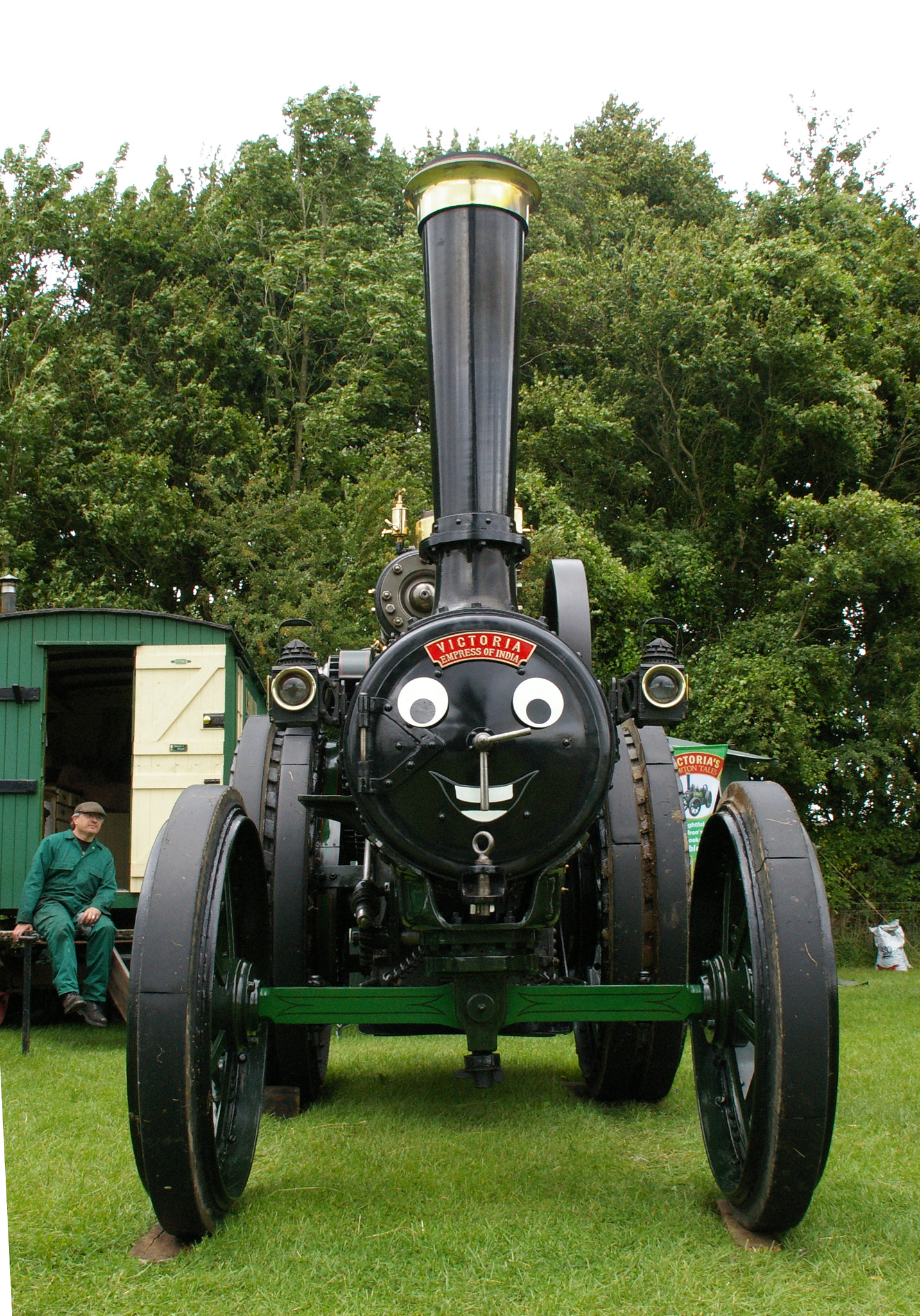 Pentax K100D sample photo. Victoria - the friendly traction engine photography