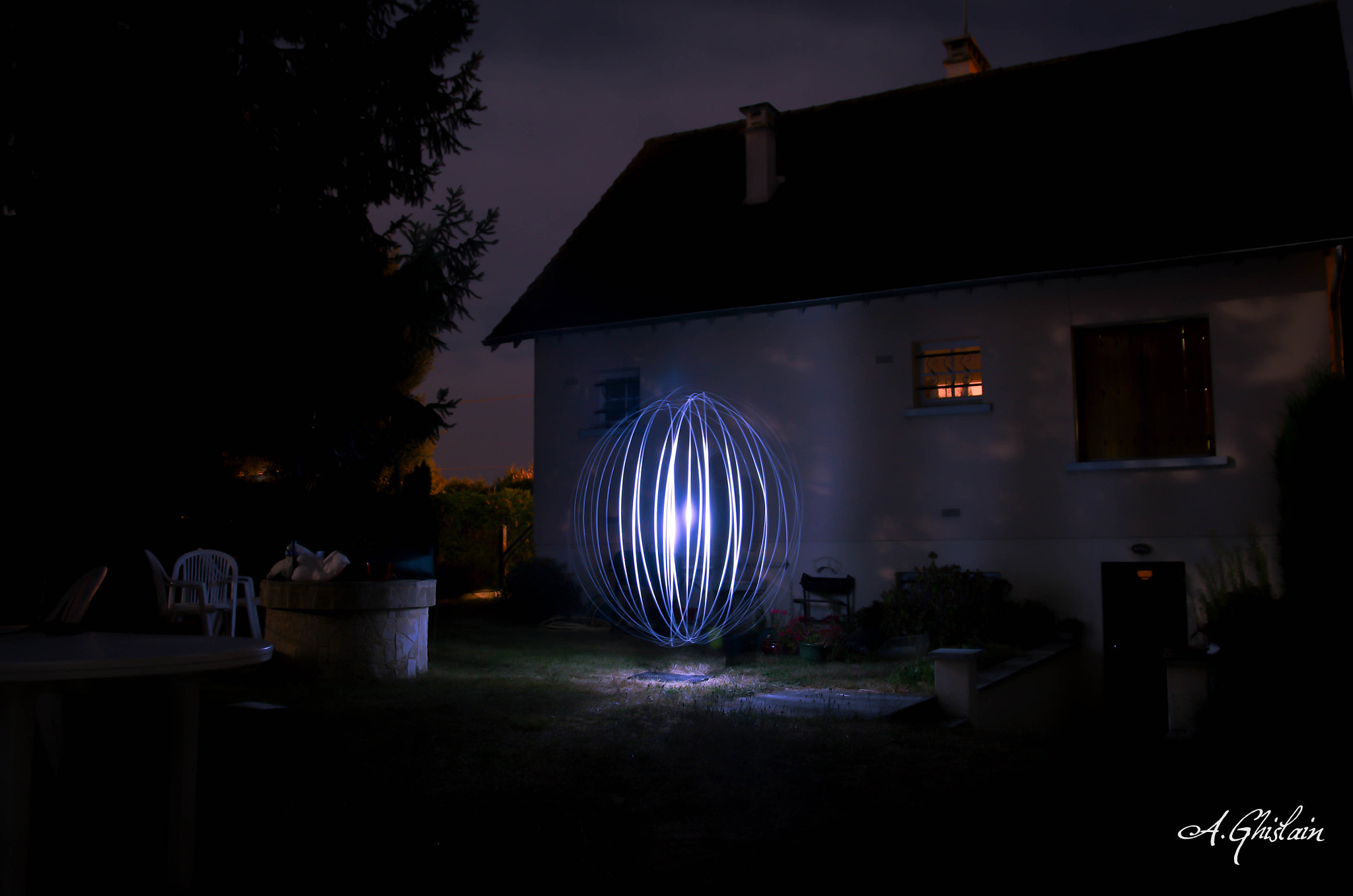 Pentax K-5 + Sigma 17-70mm F2.8-4 DC Macro HSM | C sample photo. Sphere lightpainting photography