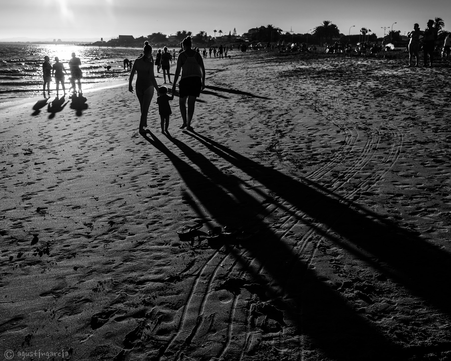 Nikon D810 + Nikon AF Nikkor 35mm F2D sample photo. Tarde de playa photography