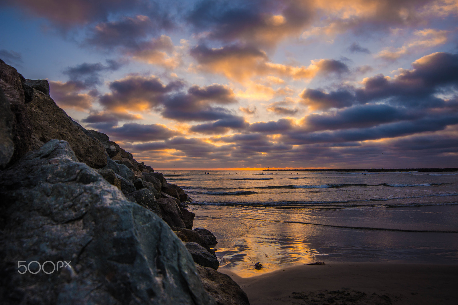 Samyang 14mm F2.8 ED AS IF UMC sample photo. Good night ob photography