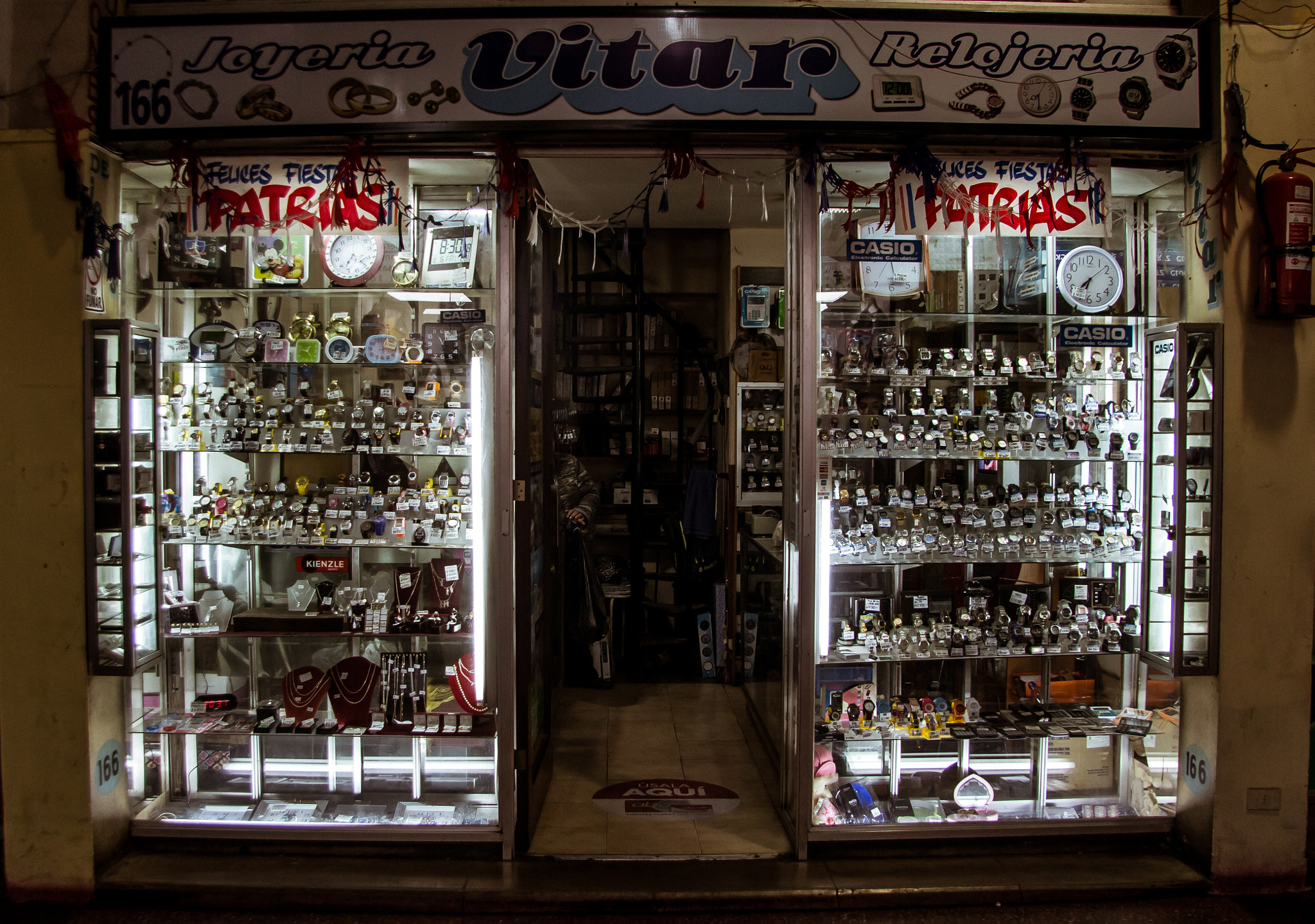 Canon EF-S 17-85mm F4-5.6 IS USM sample photo. Vitrinas photography