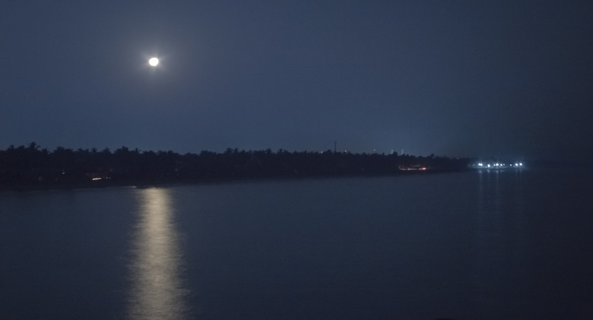 Canon EF 28-135mm F3.5-5.6 IS USM sample photo. Moonlit photography
