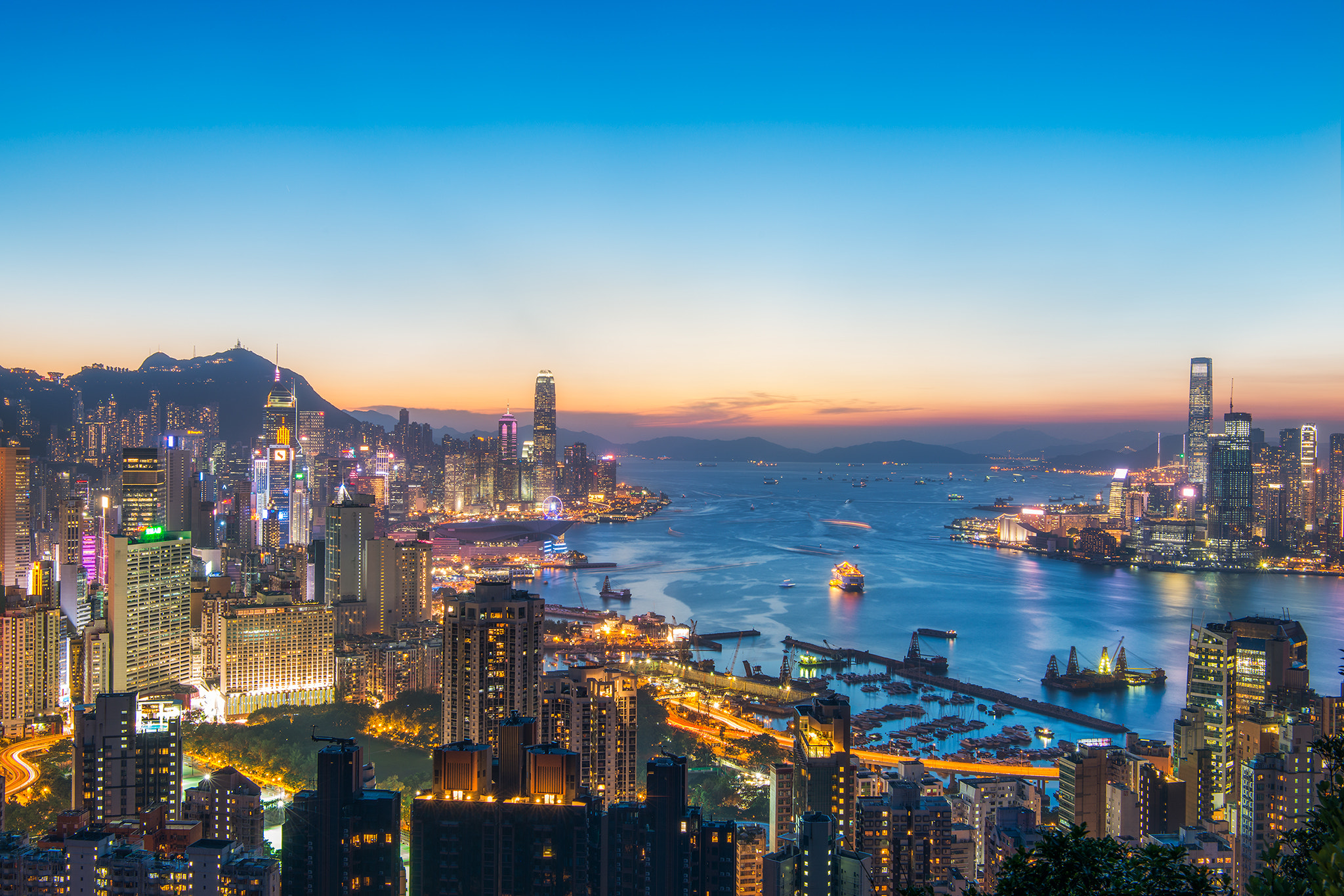Nikon AF-S Nikkor 24-70mm F2.8E ED VR sample photo. Hong kong night view sunset photography