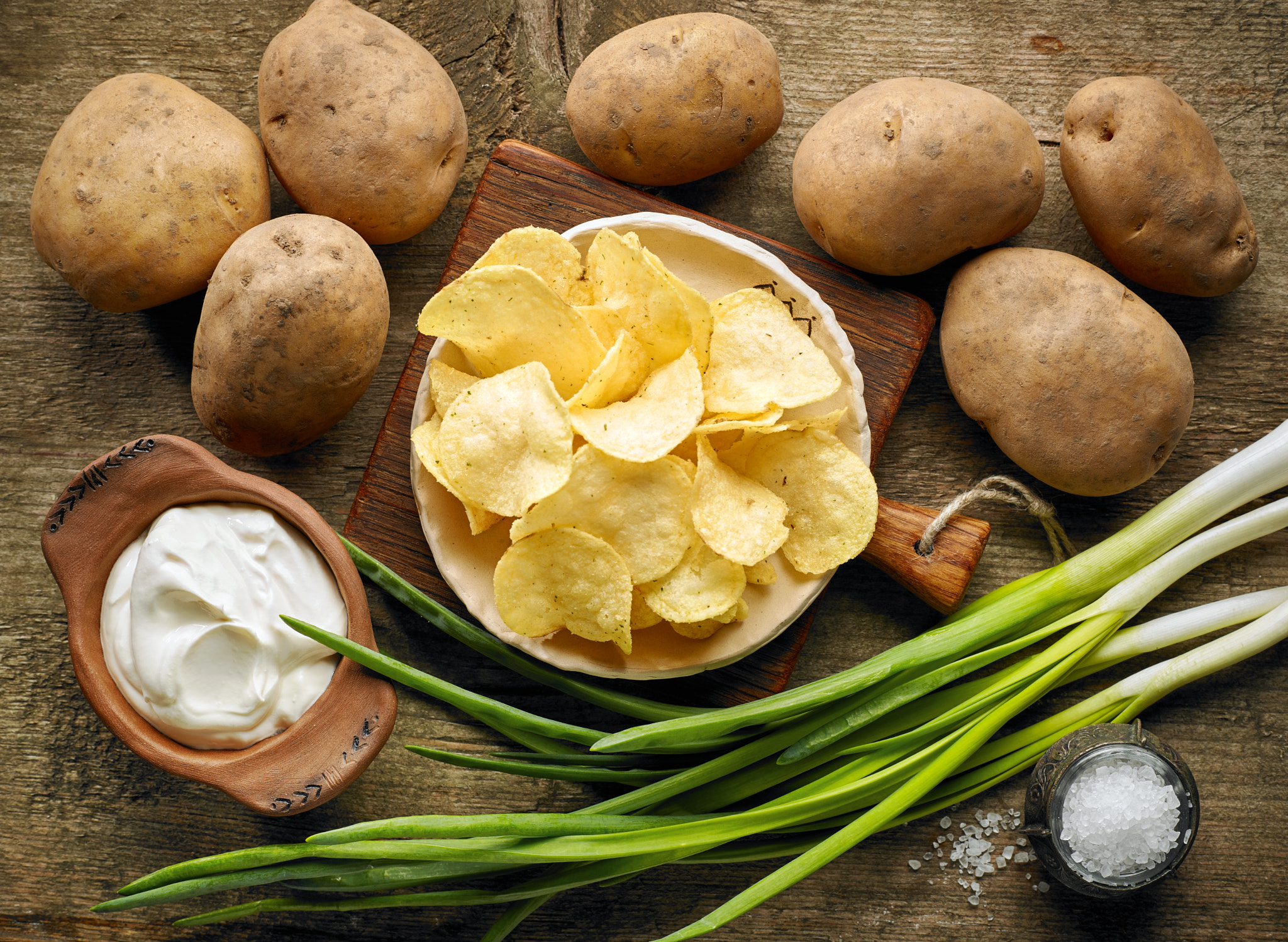 Phase One P65+ sample photo. Potato chips on wooden table photography