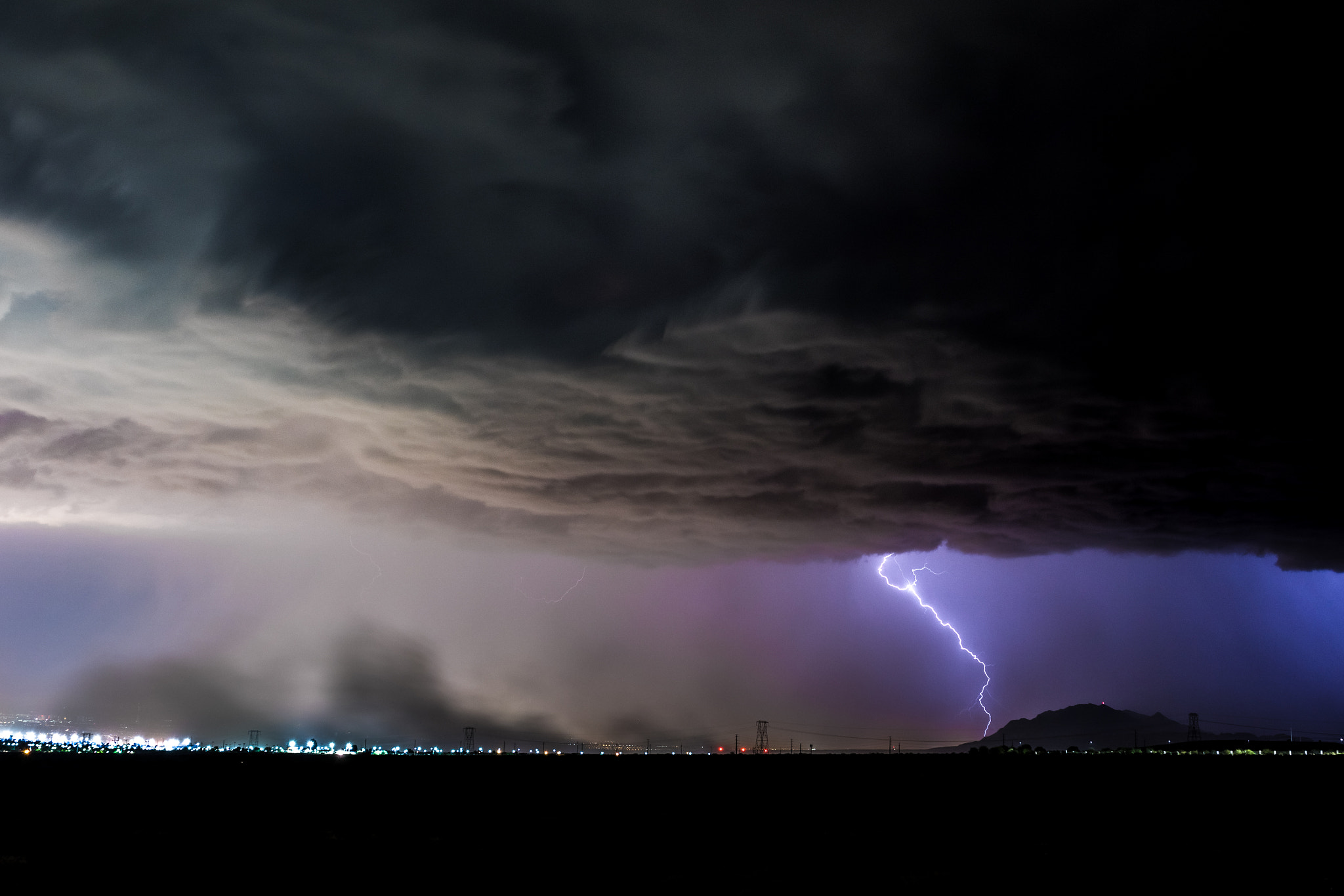 Canon EF 400mm f/2.8L sample photo. Stormy night in las vegas photography