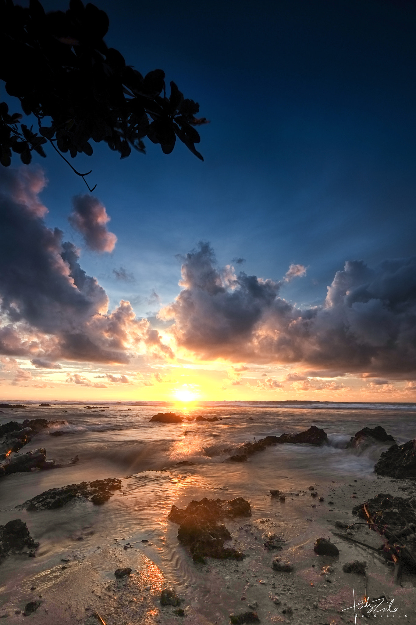 Fujifilm XF 10-24mm F4 R OIS sample photo. Sunset at the beach sawarna photography