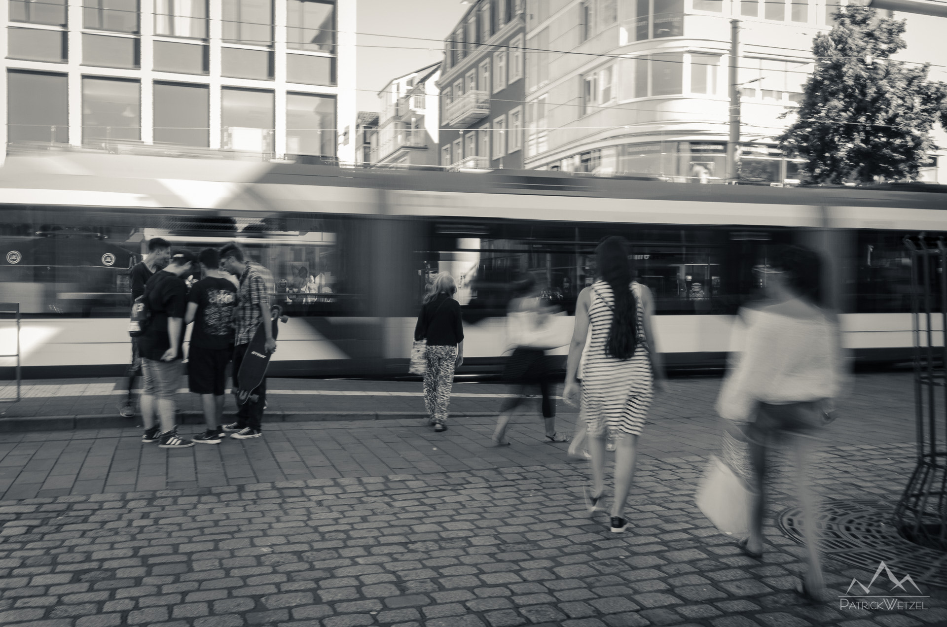 Sigma 18-200mm F3.5-6.3 DC OS HSM sample photo. Hektik der stadt photography