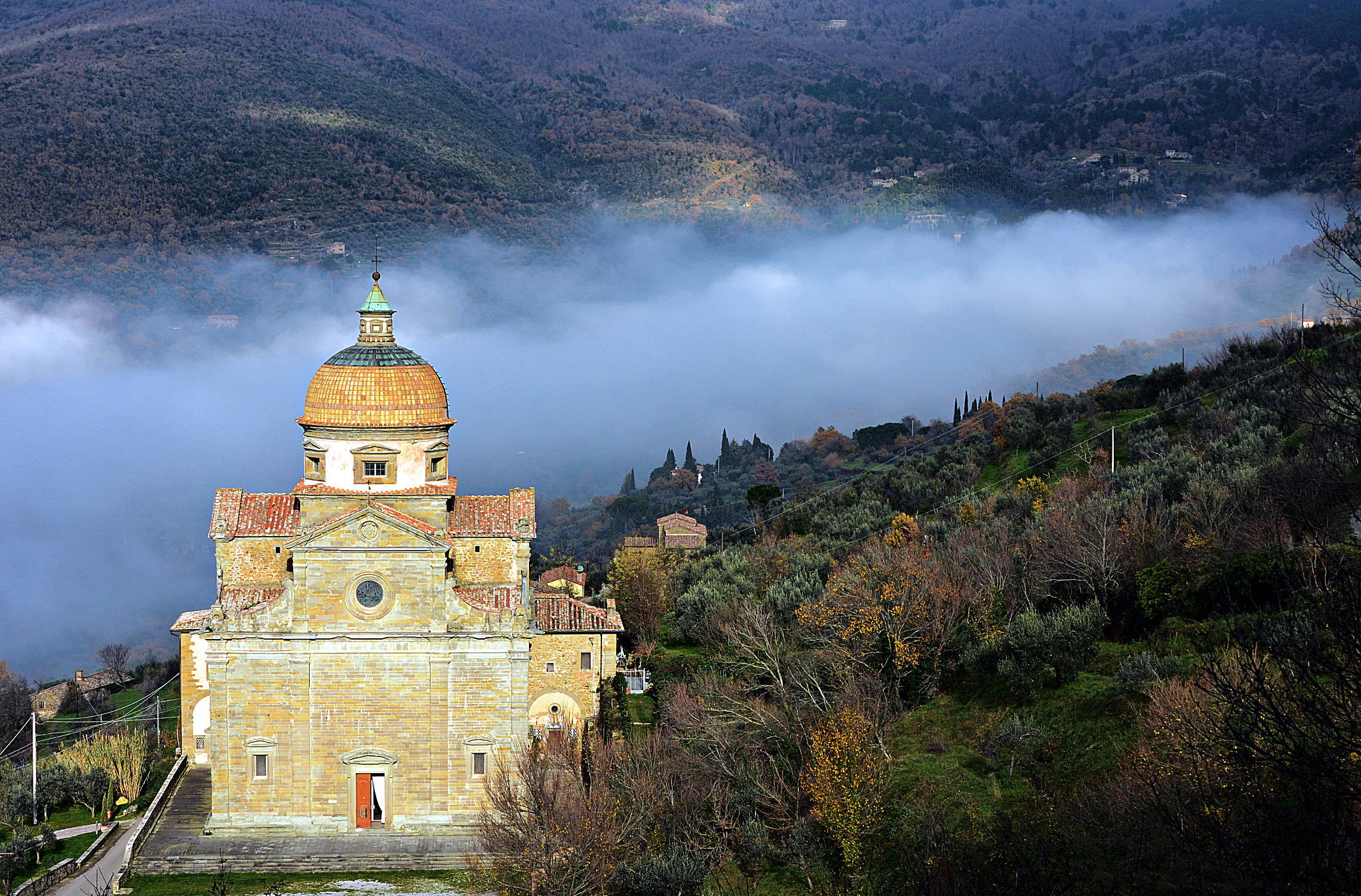 AF Zoom-Nikkor 24-120mm f/3.5-5.6D IF sample photo. Chiesa santa maria nuova cortona photography