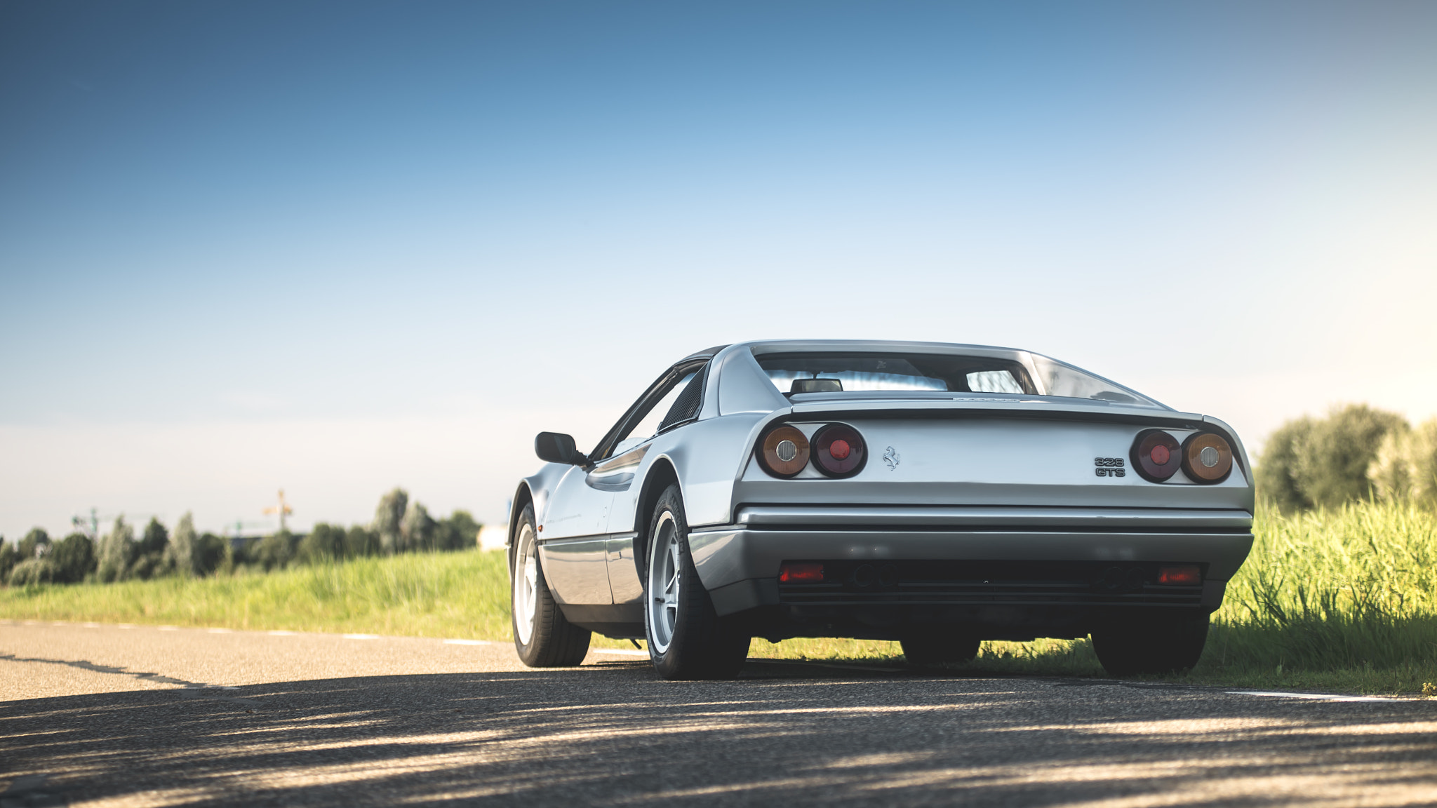 AF Zoom-Nikkor 80-200mm f/2.8 ED sample photo. Ferrari 328 gts photography