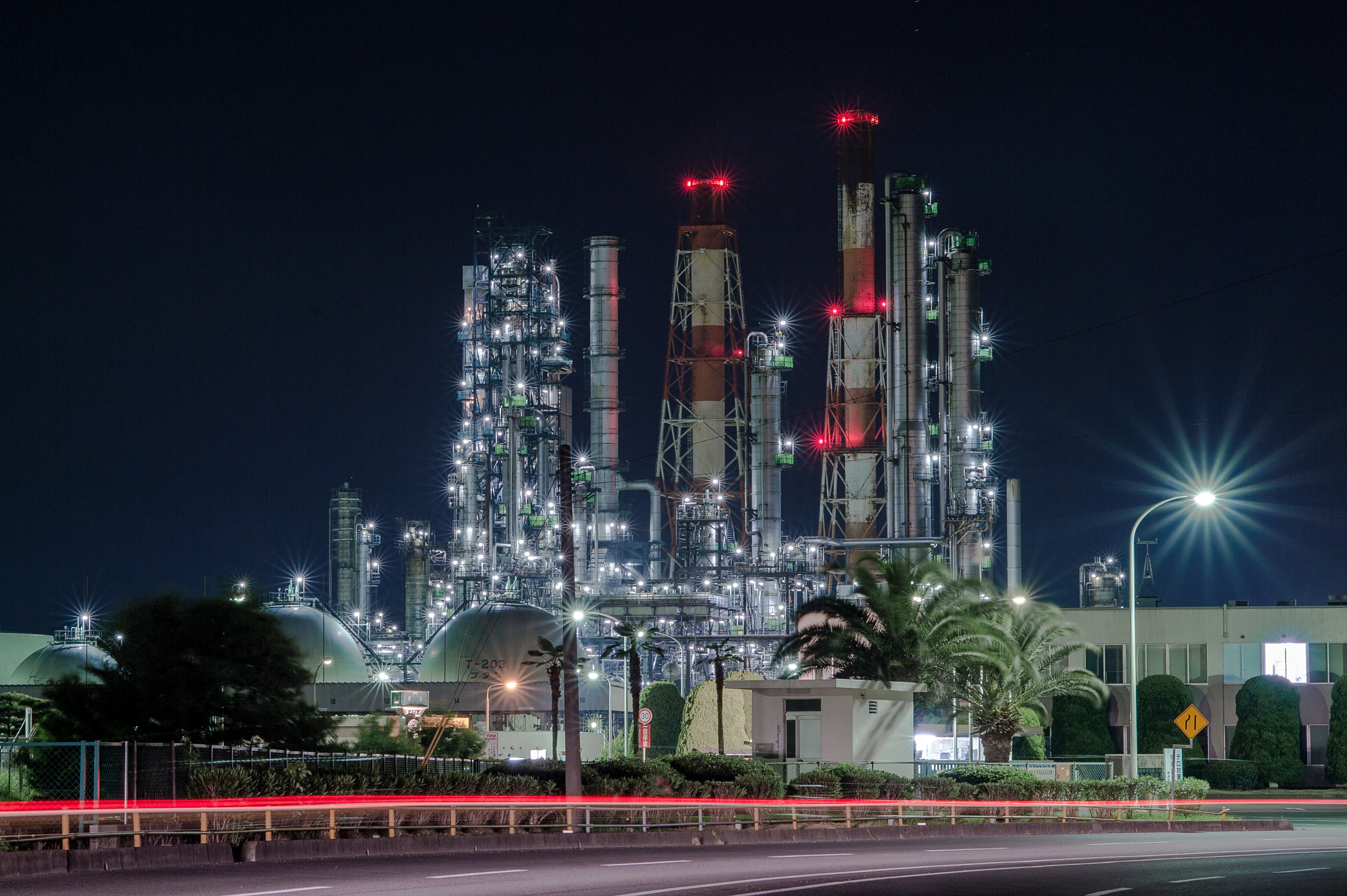 Nikon Df + ZEISS Makro-Planar T* 100mm F2 sample photo. Night castle photography