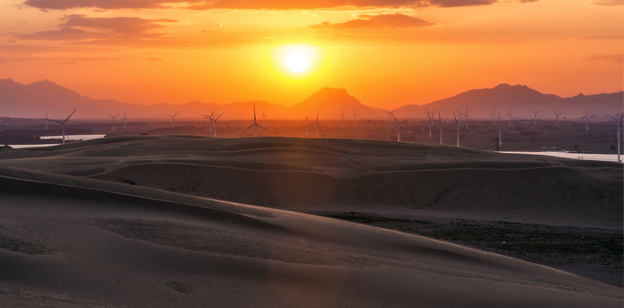 Sony SLT-A77 + Minolta/Sony AF 70-200mm F2.8 G sample photo. Sunset in the desert photography