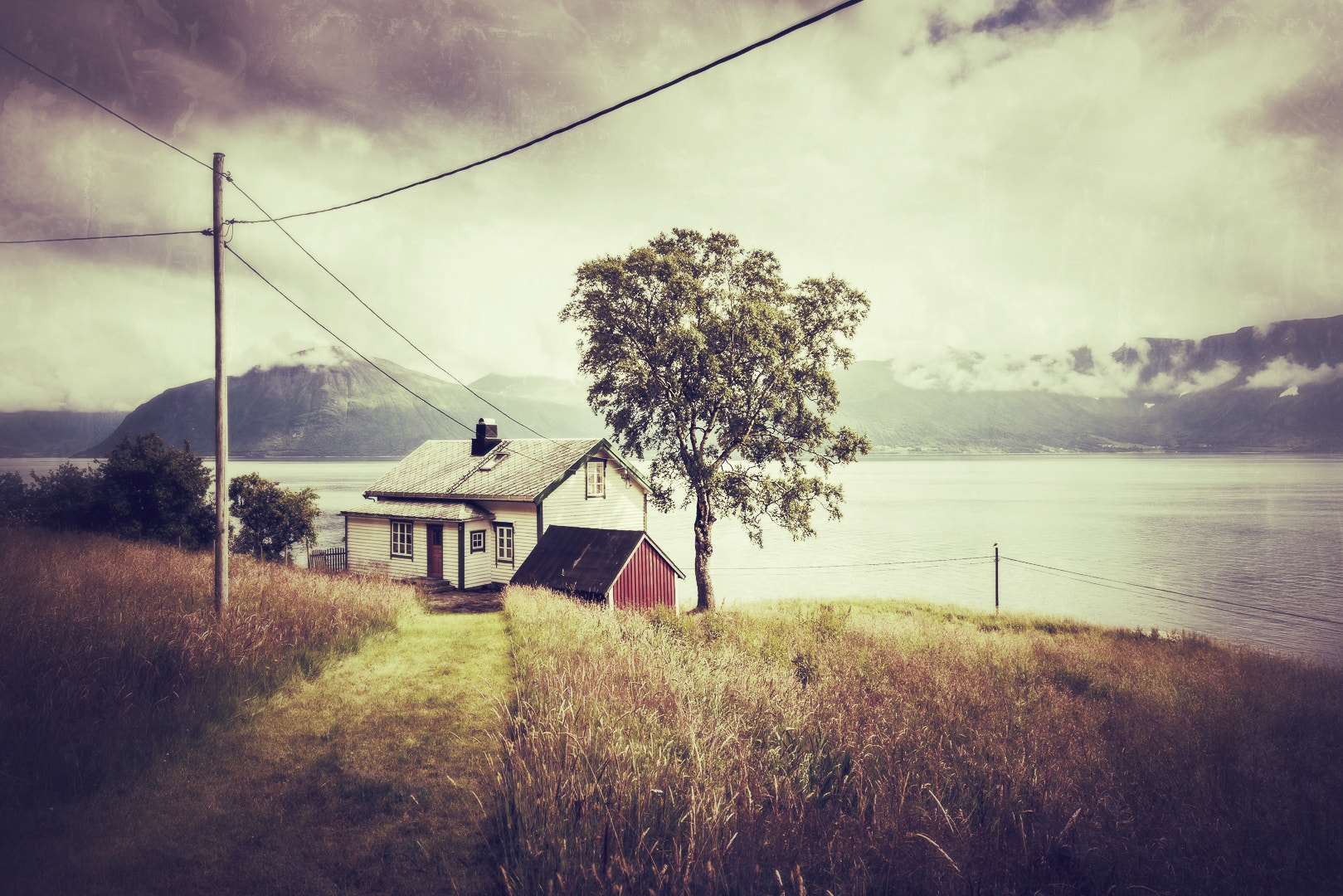 Canon EF 16-35mm F4L IS USM sample photo. The house photography
