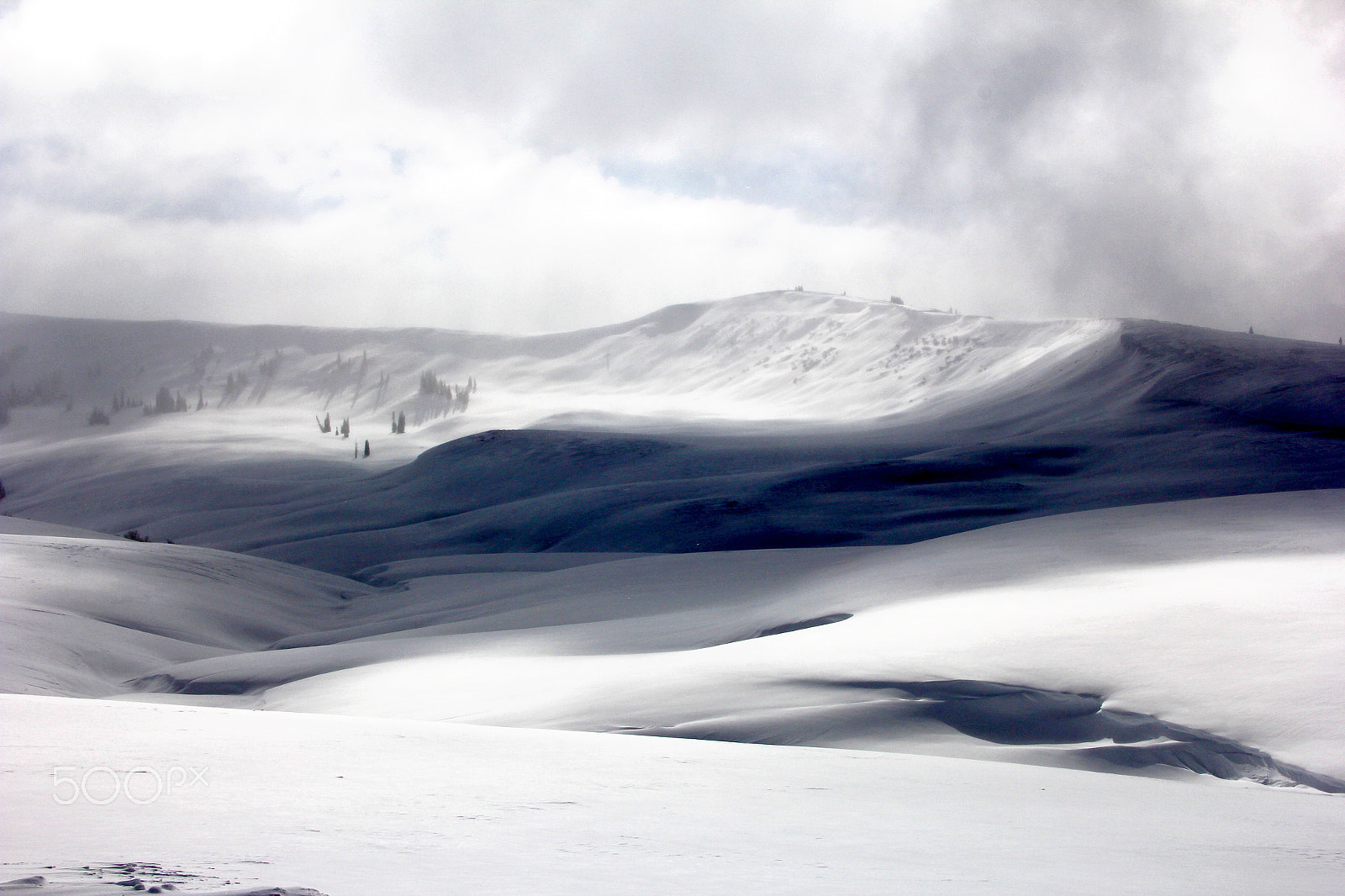 Canon EOS 60D + Canon EF-S 18-135mm F3.5-5.6 IS sample photo. Snowing photography