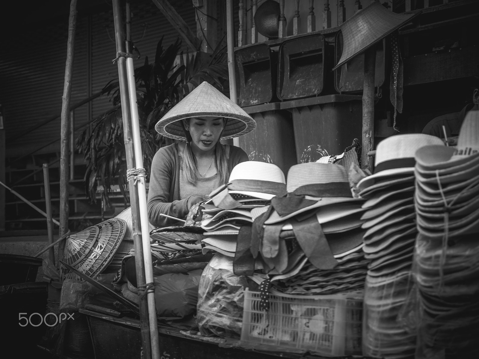 Olympus OM-D E-M10 + Panasonic Lumix G X Vario 12-35mm F2.8 ASPH Power OIS sample photo. Hat seller in the floating market photography