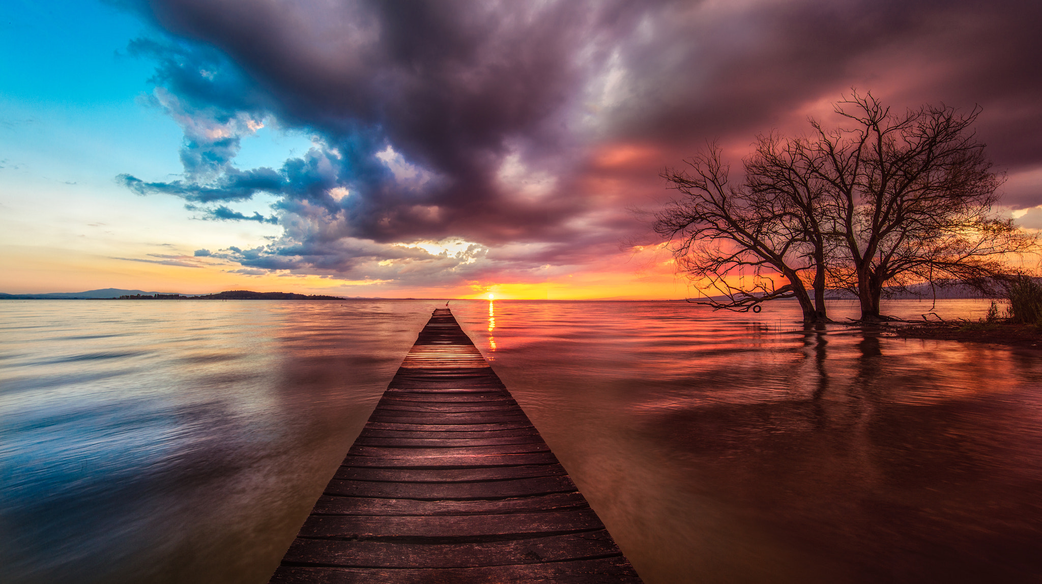 Canon EOS 5DS + Canon EF 11-24mm F4L USM sample photo. Trasimeno lake photography