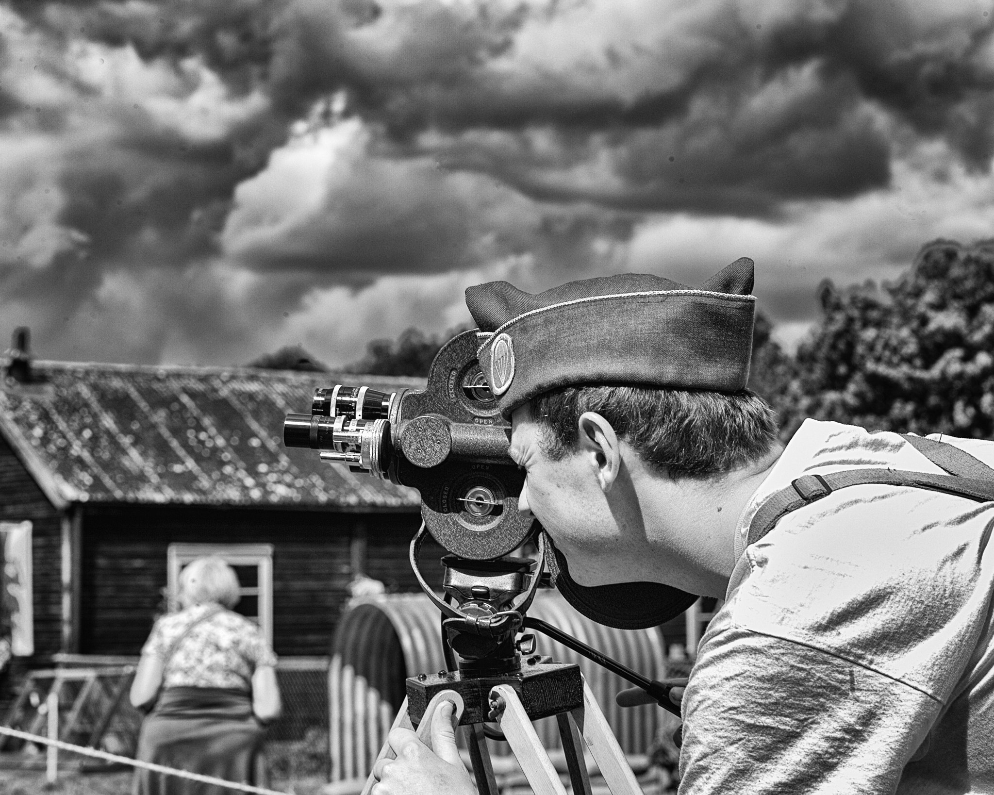 Canon EOS-1Ds Mark II sample photo. Movie cameraman 1944 photography