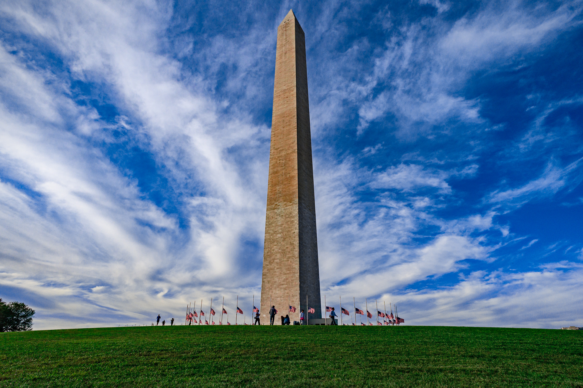 Sony Alpha a5000 (ILCE 5000) + Sony E 16mm F2.8 sample photo. Washington monument photography