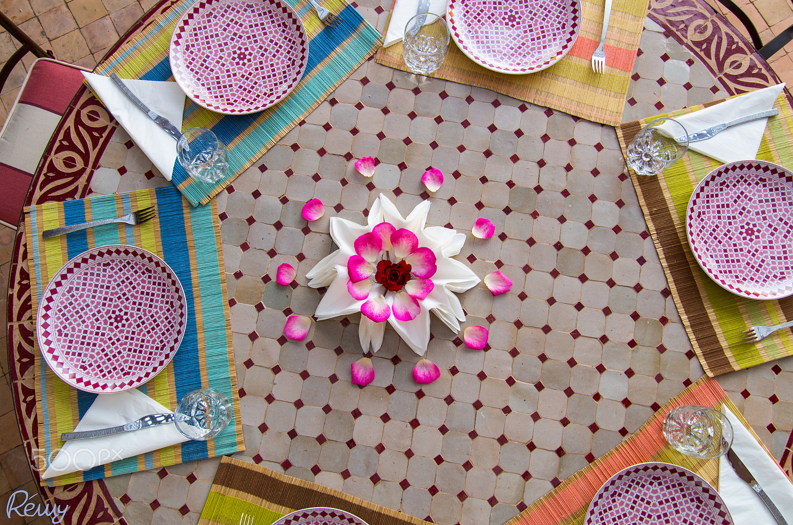 Pentax K-30 + Sigma sample photo. Nice table photography