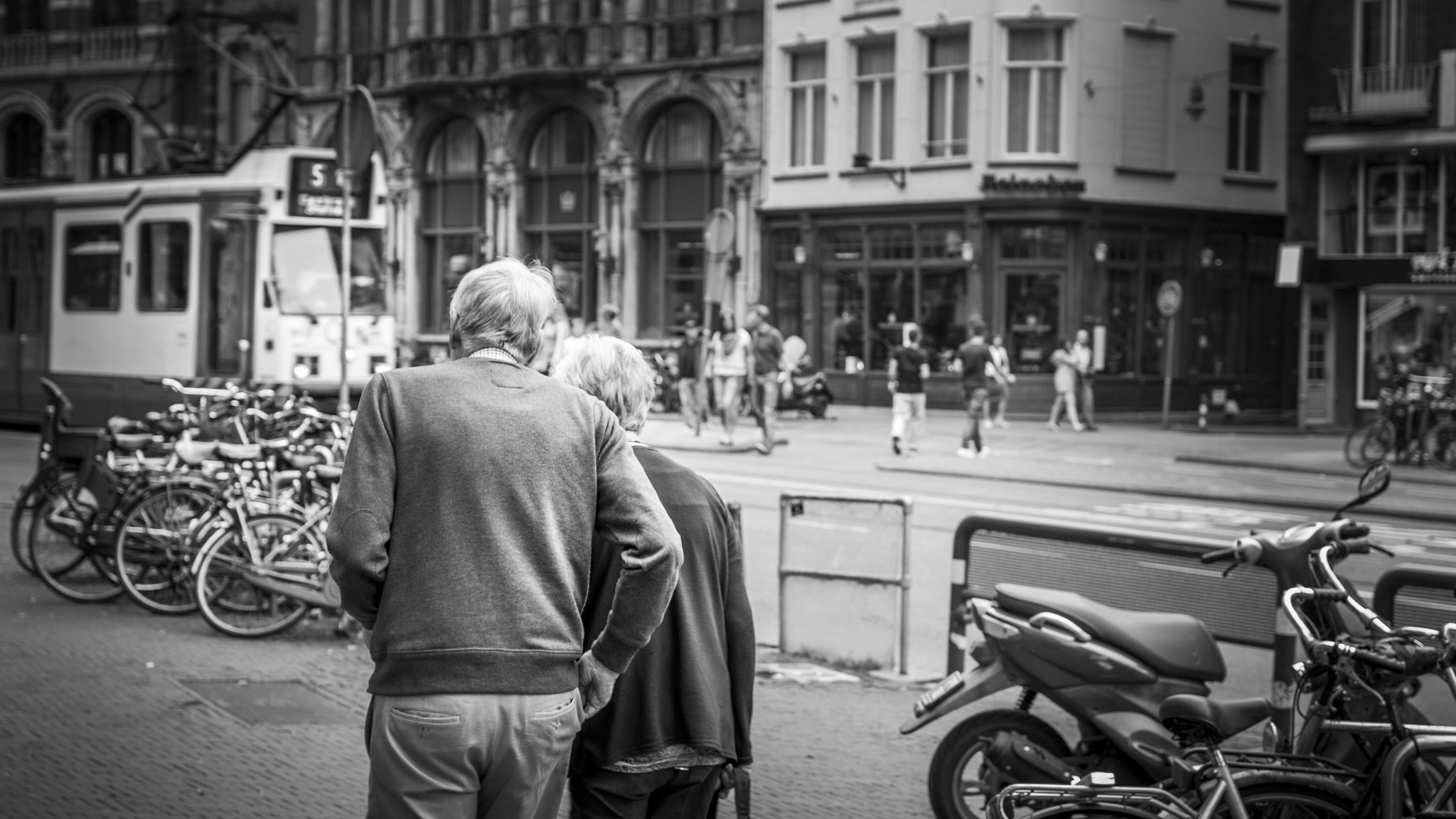 Canon EF 35mm F2 IS USM sample photo. Old couple photography