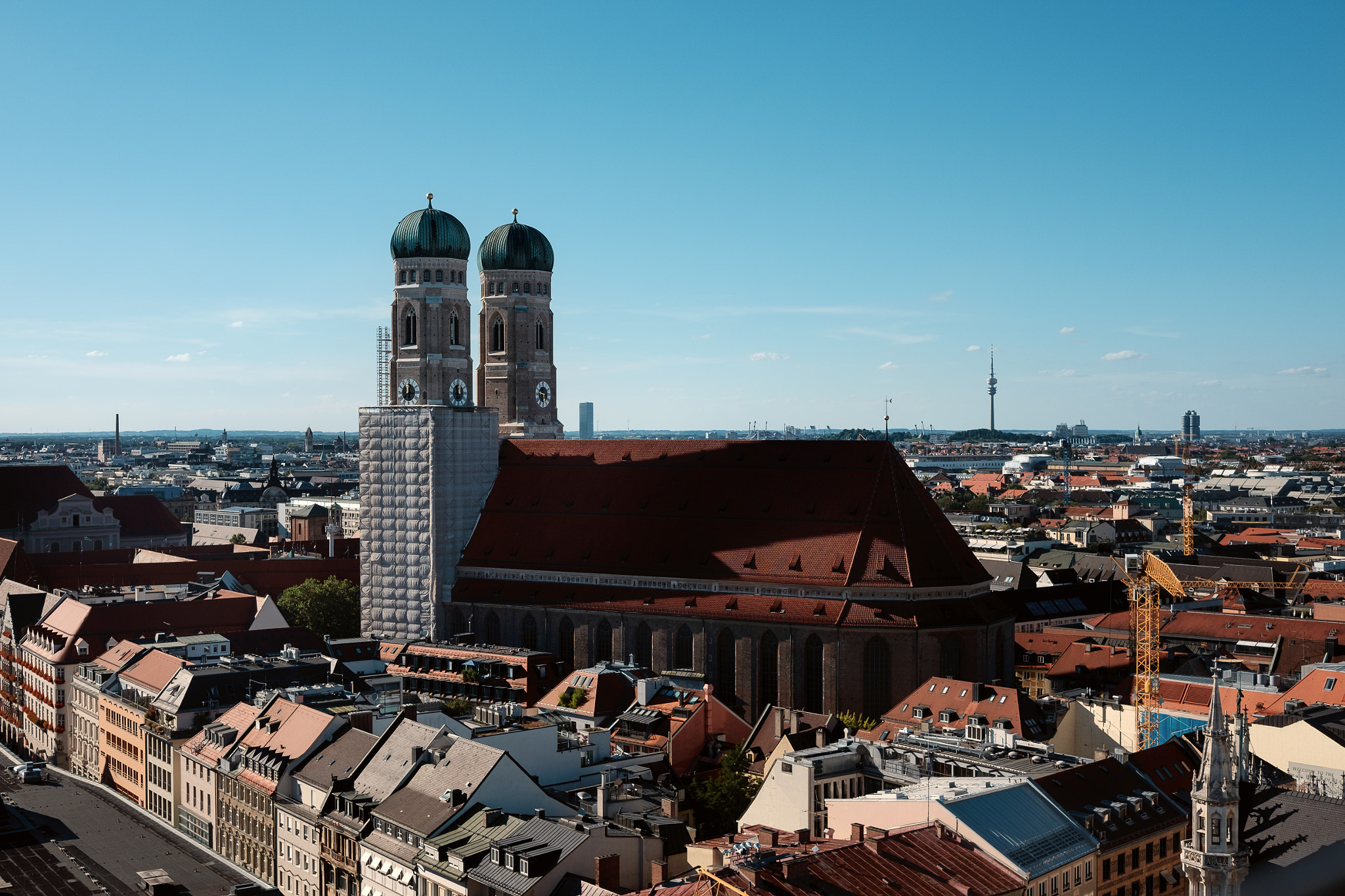 Fujifilm X-E2S + Fujifilm XF 27mm F2.8 sample photo. Frauenkirche - münchen photography