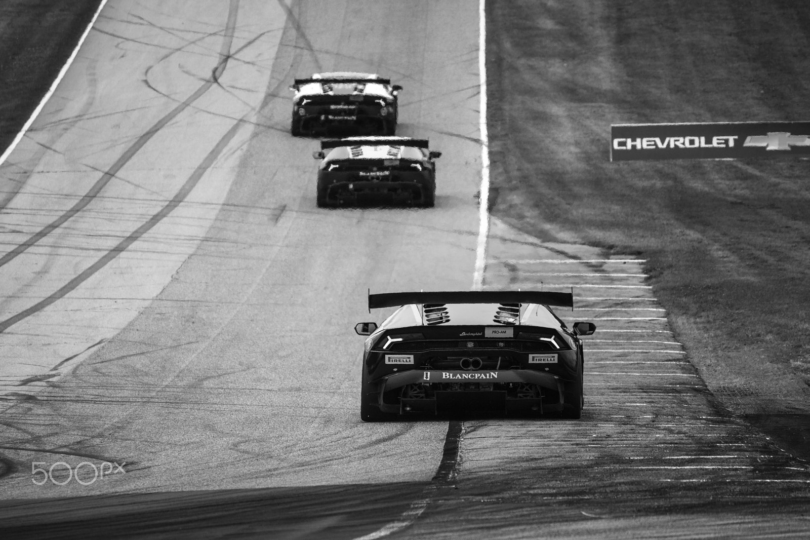 Canon EOS 750D (EOS Rebel T6i / EOS Kiss X8i) sample photo. Lamborghini through turn 5 photography
