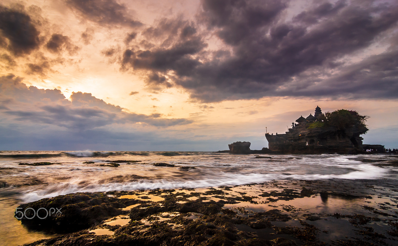 Tokina AT-X Pro 12-24mm F4 (IF) DX sample photo. Tanah lot in a sea of clouds photography