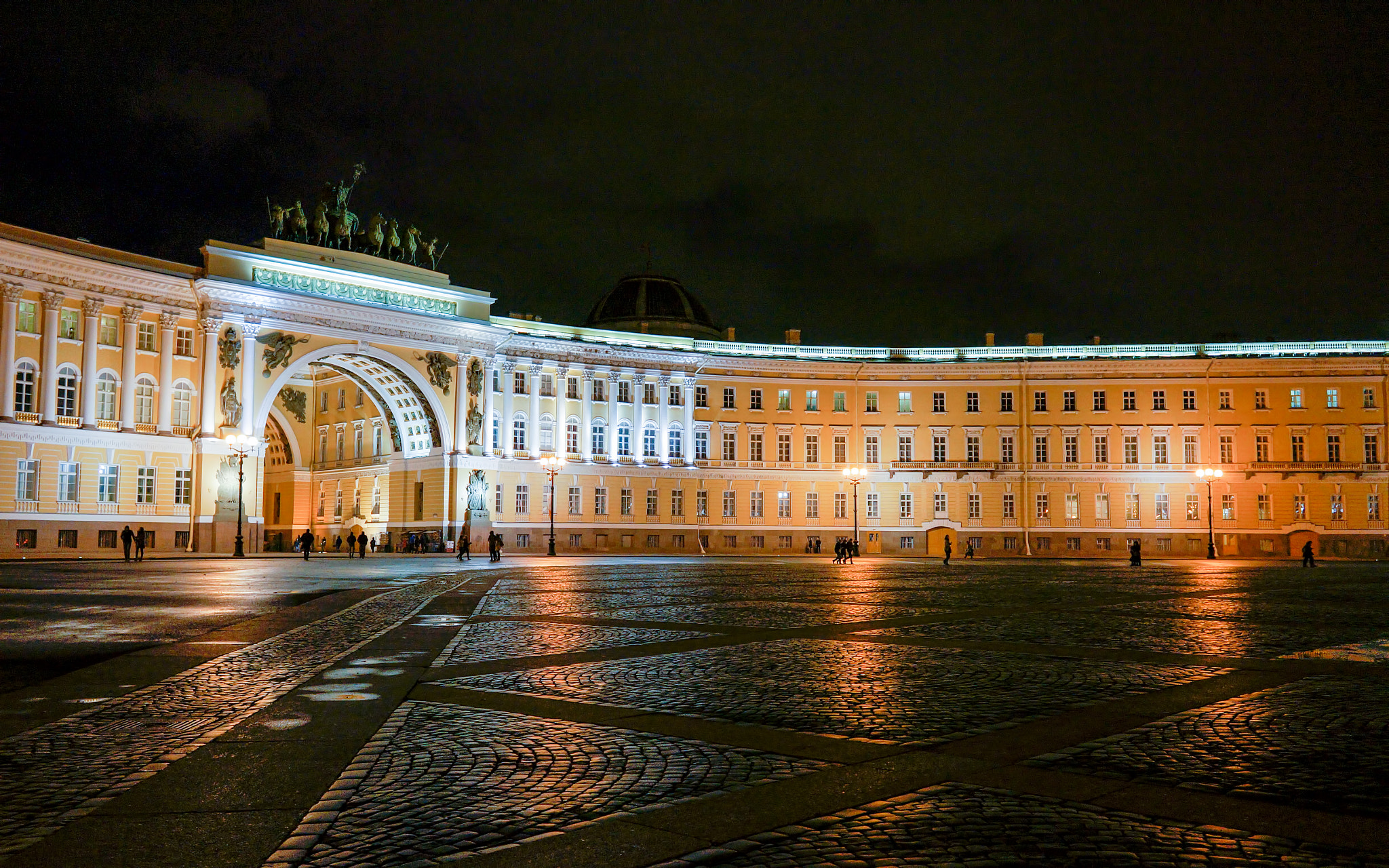 Sony Alpha NEX-5N + Sigma 19mm F2.8 EX DN sample photo. Palace square. photography