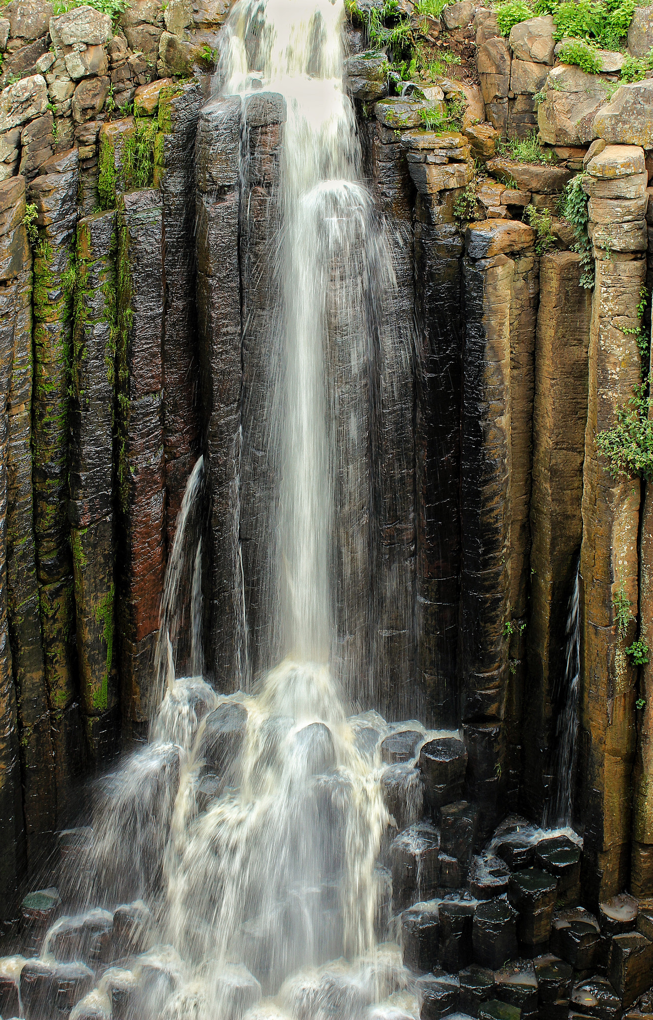 Canon EOS 600D (Rebel EOS T3i / EOS Kiss X5) + Canon EF-S 18-55mm F3.5-5.6 IS II sample photo. Basaltic prisms/ huasca de ocampo- hidalgo- méxico photography