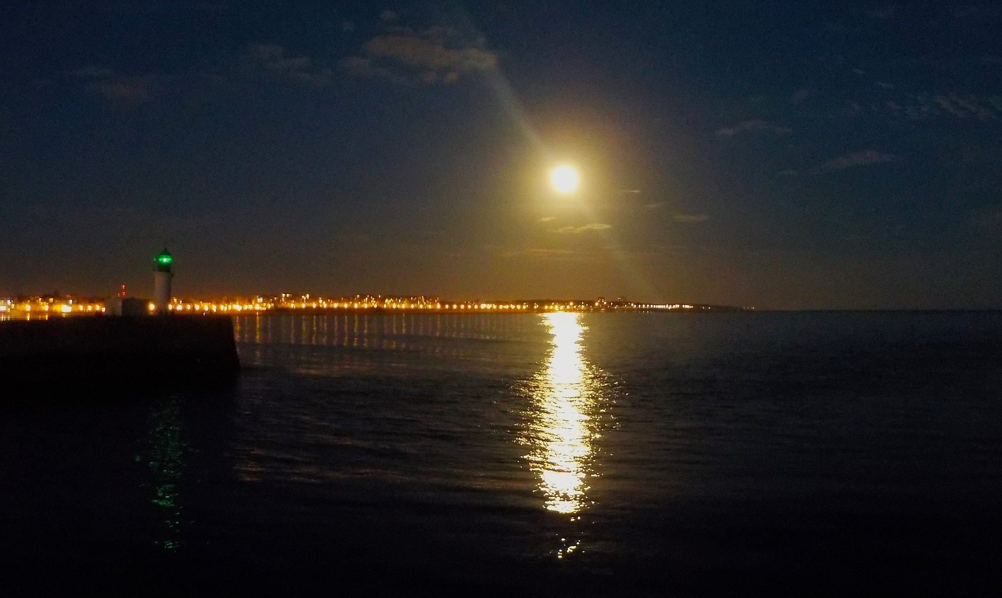 Nikon Coolpix S32 sample photo. Coup de lune photography