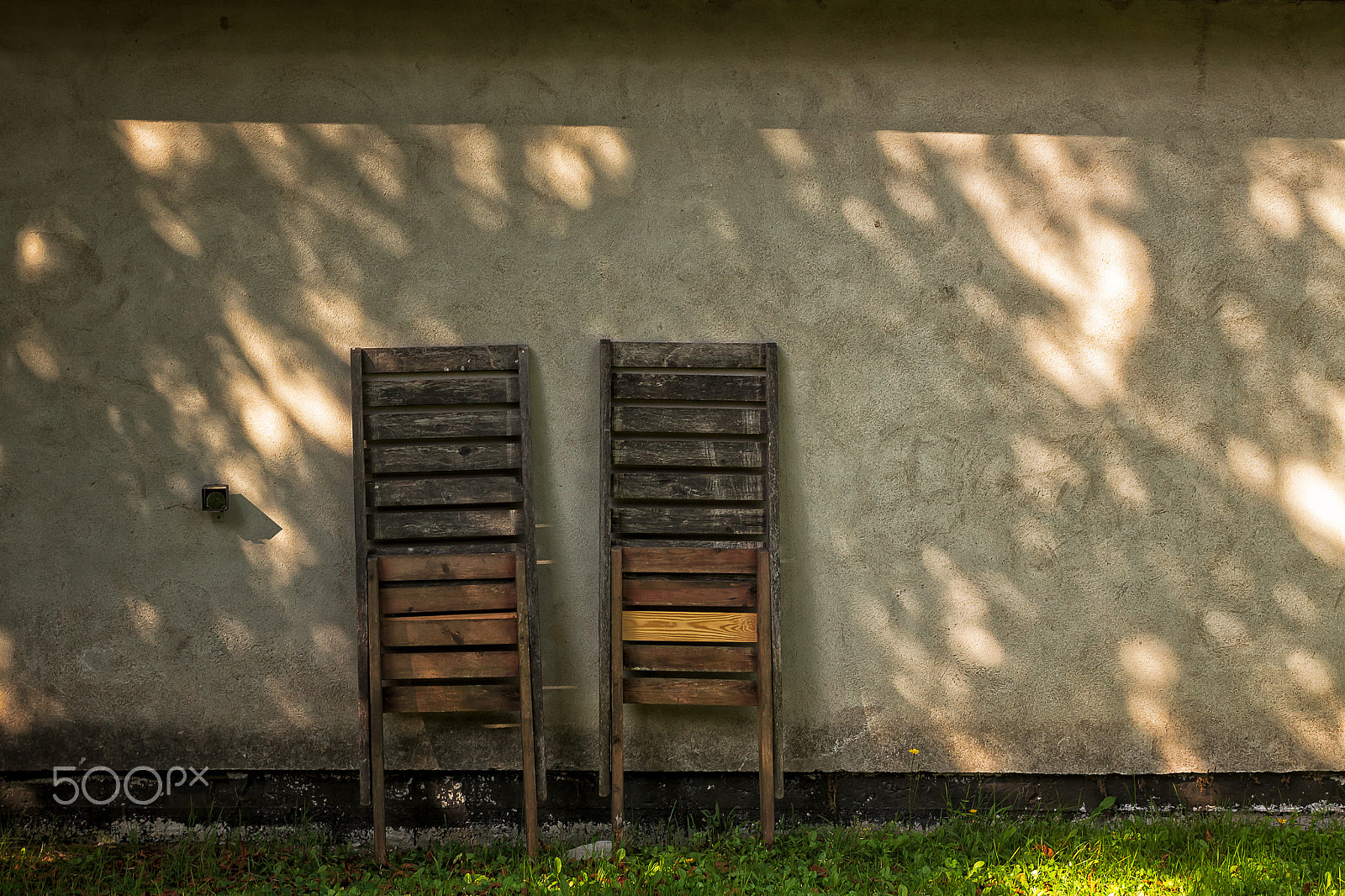 Canon EOS 50D + Canon EF 40mm F2.8 STM sample photo. Two folded sun chairs photography