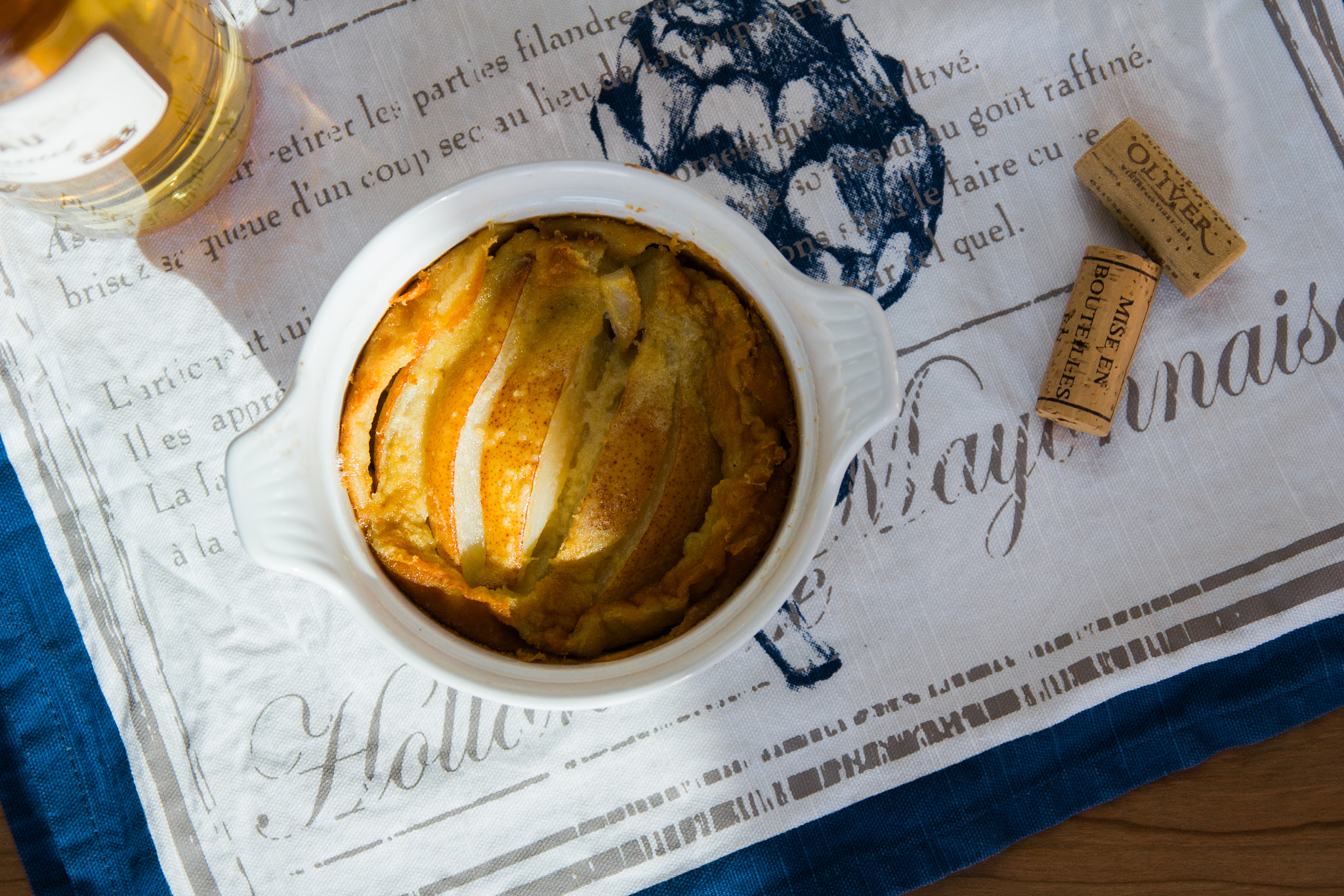 Canon EOS 550D (EOS Rebel T2i / EOS Kiss X4) sample photo. Love for clafoutis and wine photography