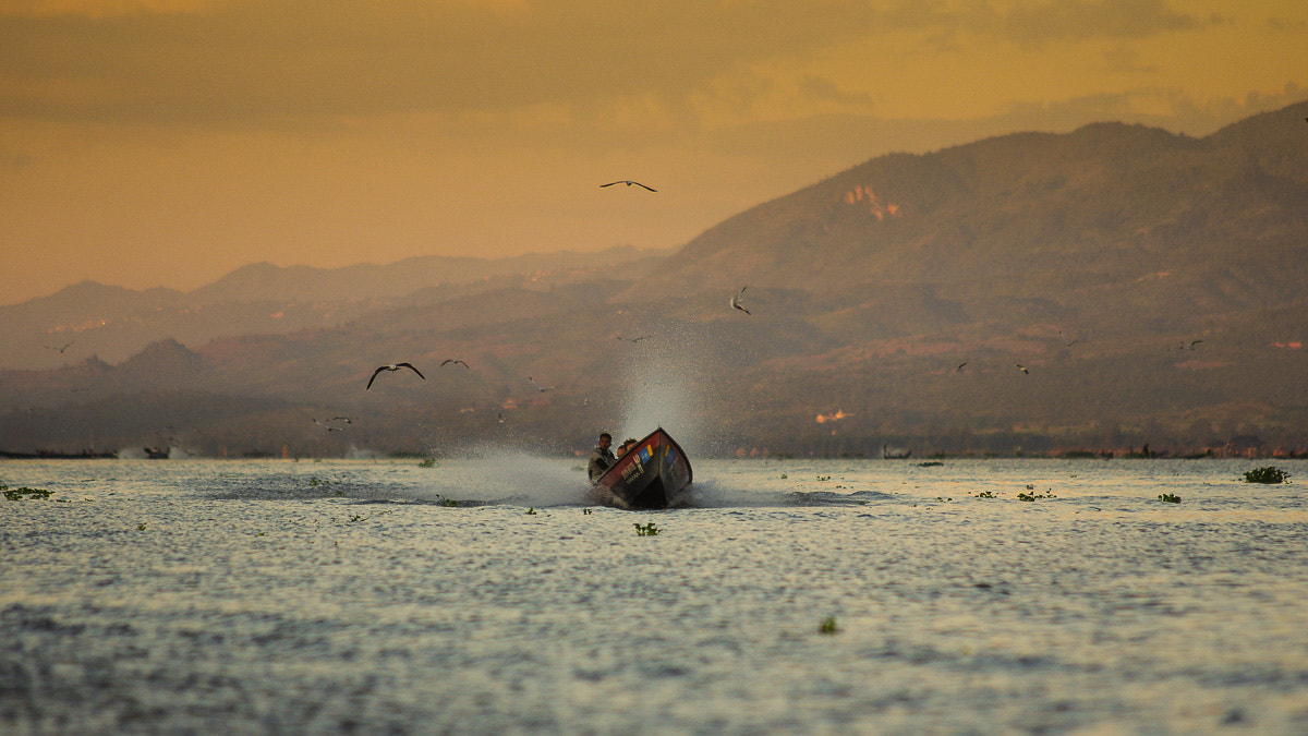 Pentax K-r + Sigma 70-200mm F2.8 EX DG Macro HSM II sample photo. Inle lake photography