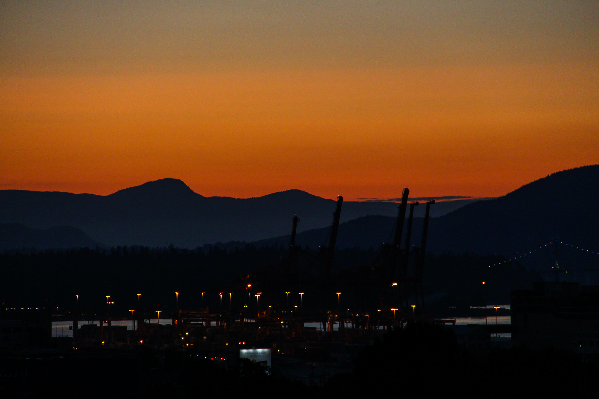 Canon EOS 650D (EOS Rebel T4i / EOS Kiss X6i) + Canon EF-S 18-135mm F3.5-5.6 IS sample photo. Vancouver sunset photography